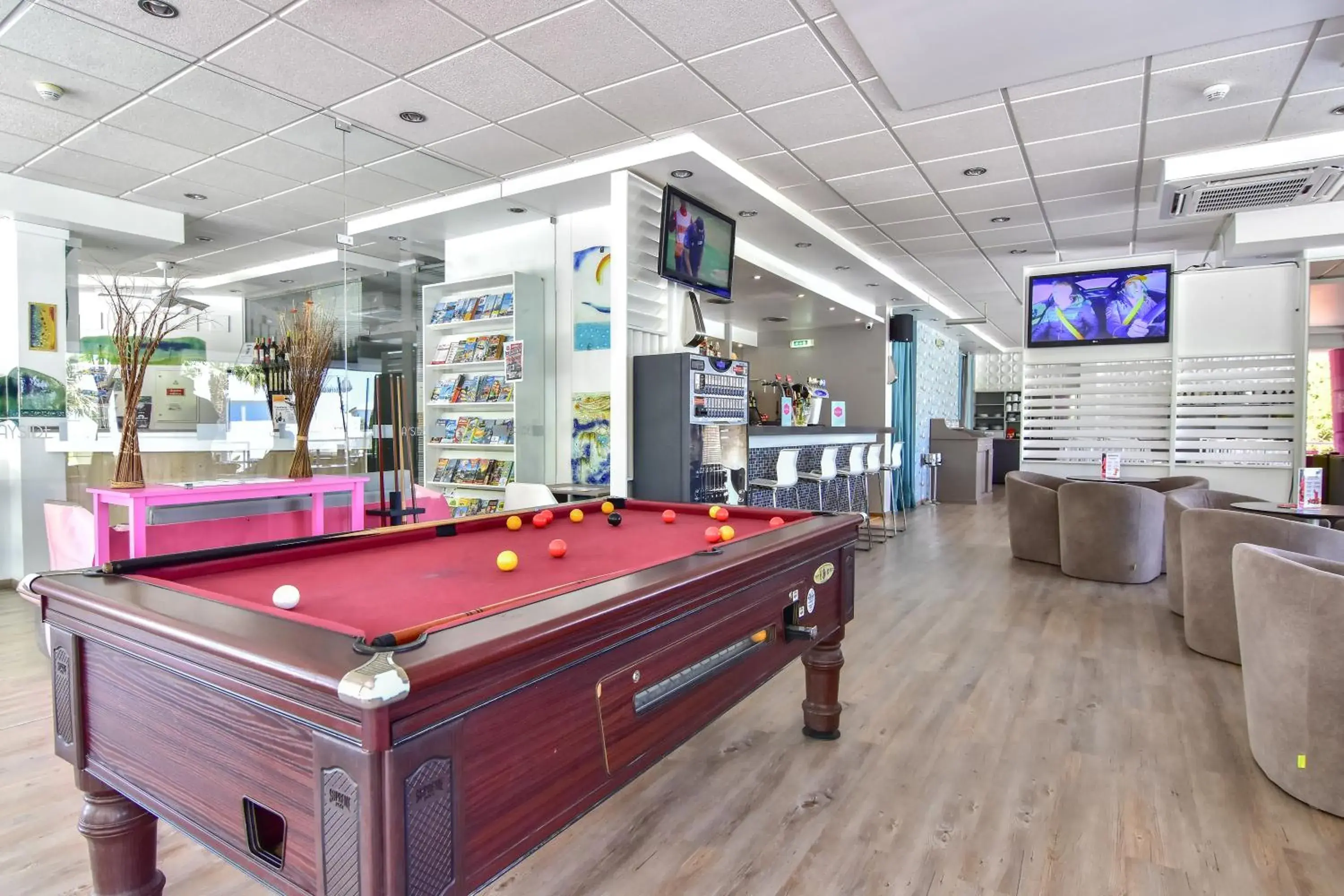 Lounge or bar in Bayside Salgados Lounge or bar in Bayside Salgados