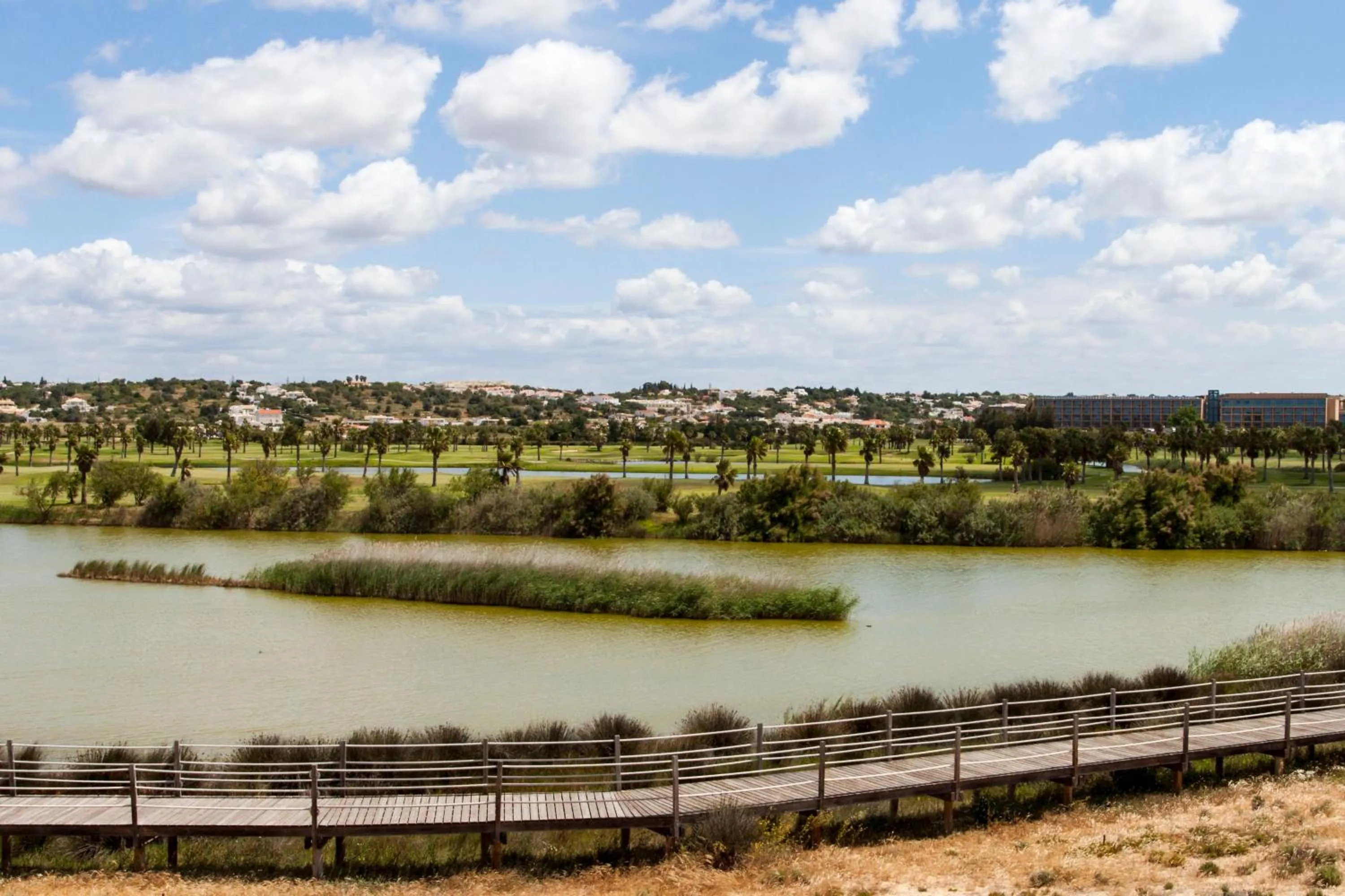 Area and facilities in Bayside Salgados