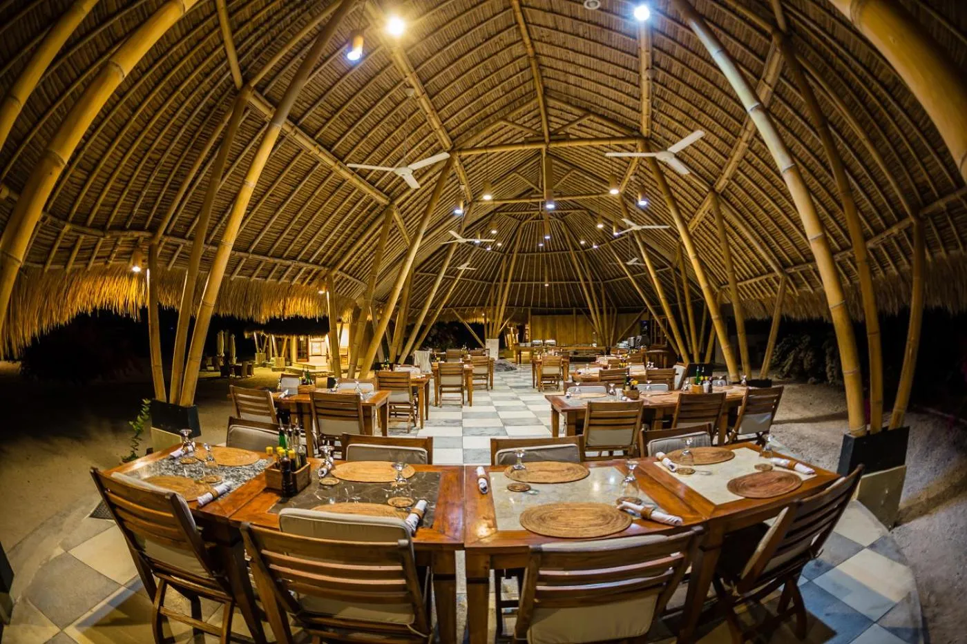 Restaurant/places to eat in Komodo Resort