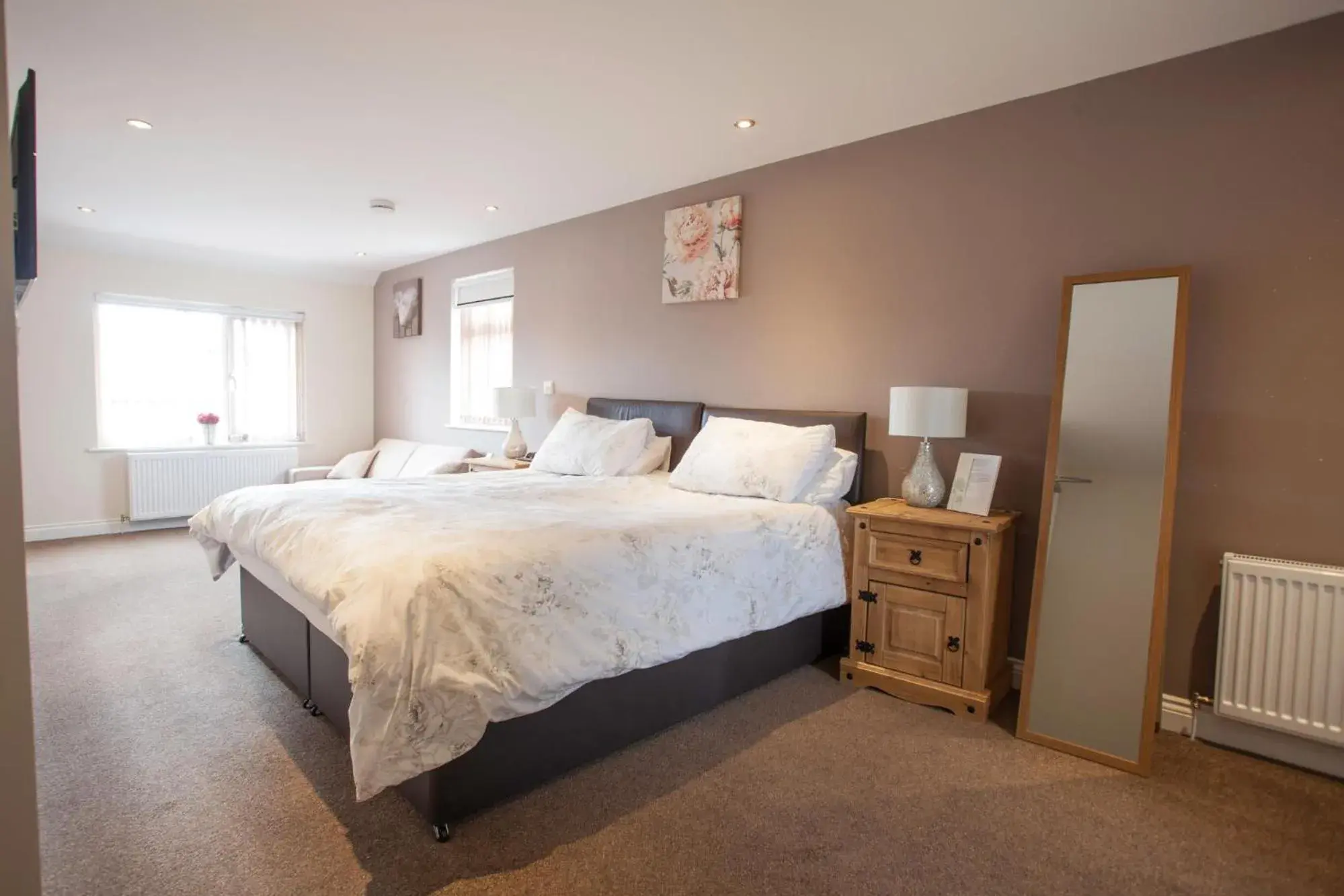 Bed in The White Swan Inn Bed in The White Swan Inn