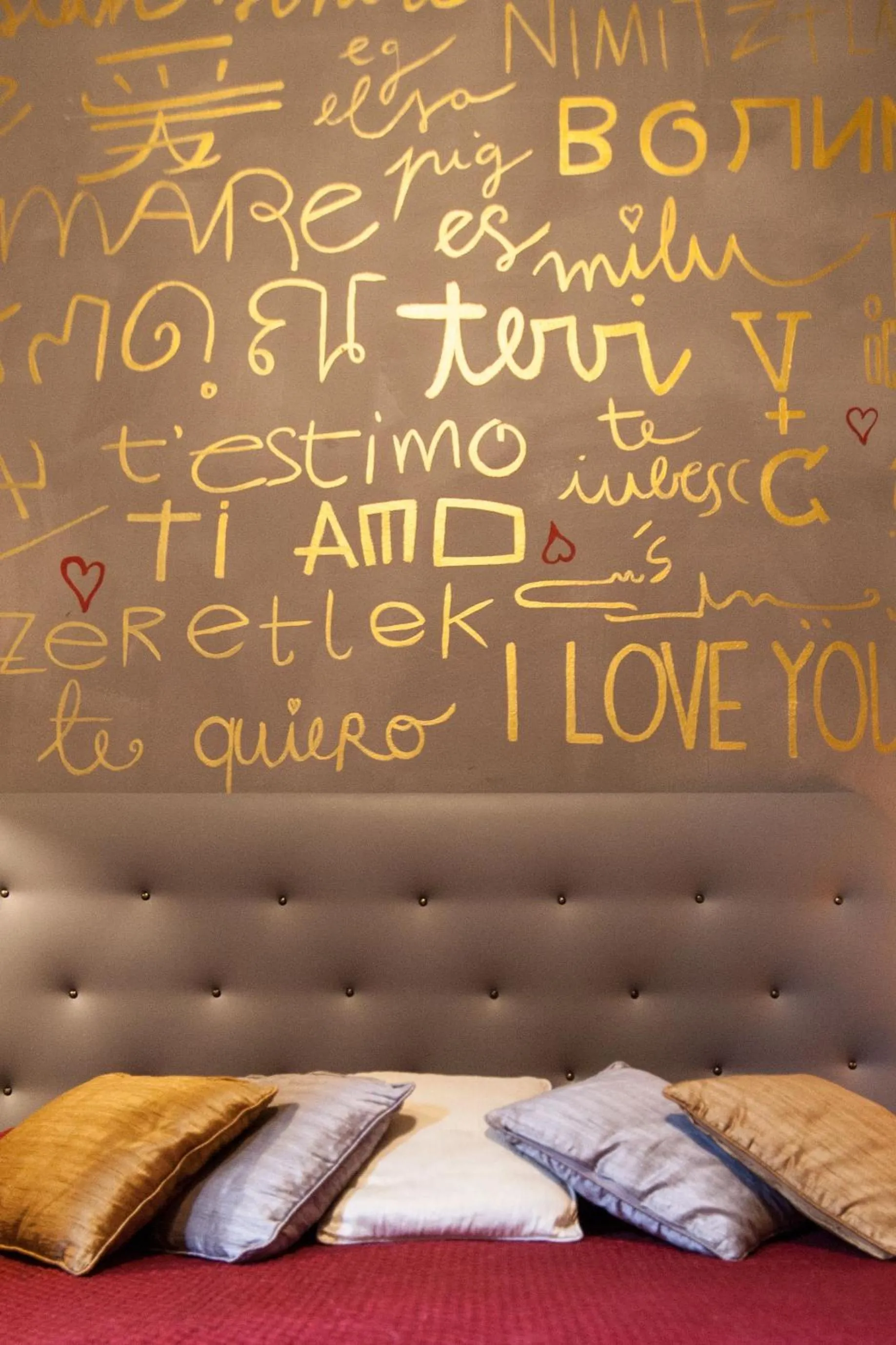 Photo of the whole room, Bed in La Colonna Historic Centre