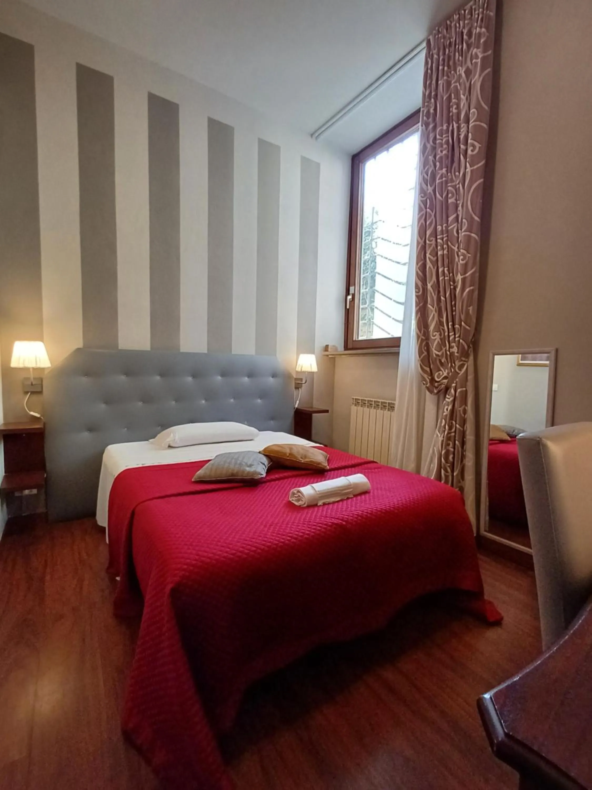 Bedroom, Bed in La Colonna Historic Centre