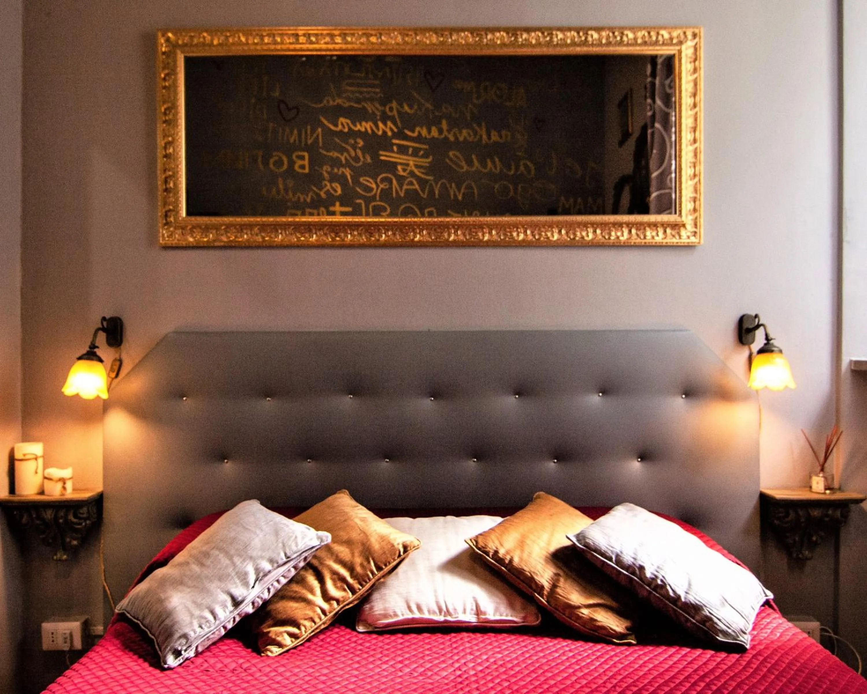 Decorative detail, Bed in La Colonna Historic Centre