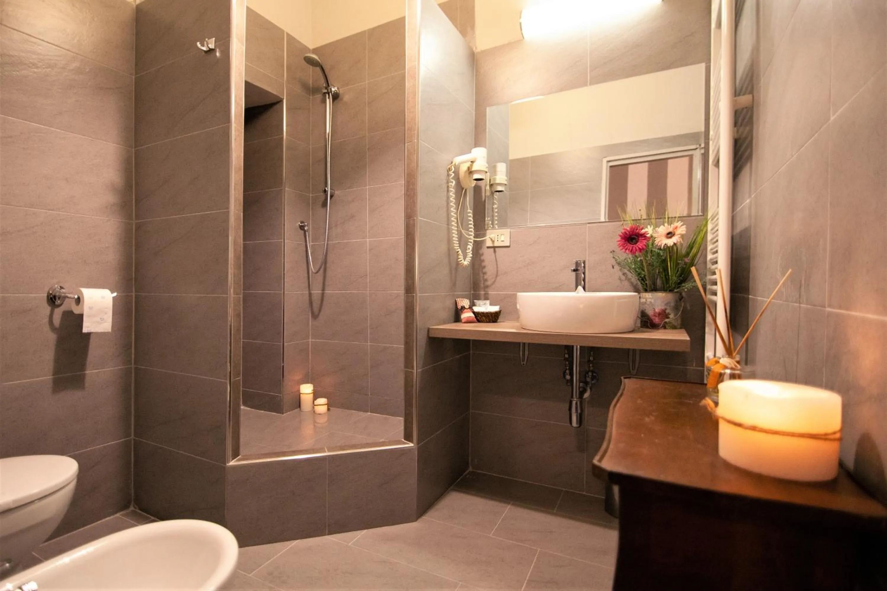 Bathroom in La Colonna Historic Centre