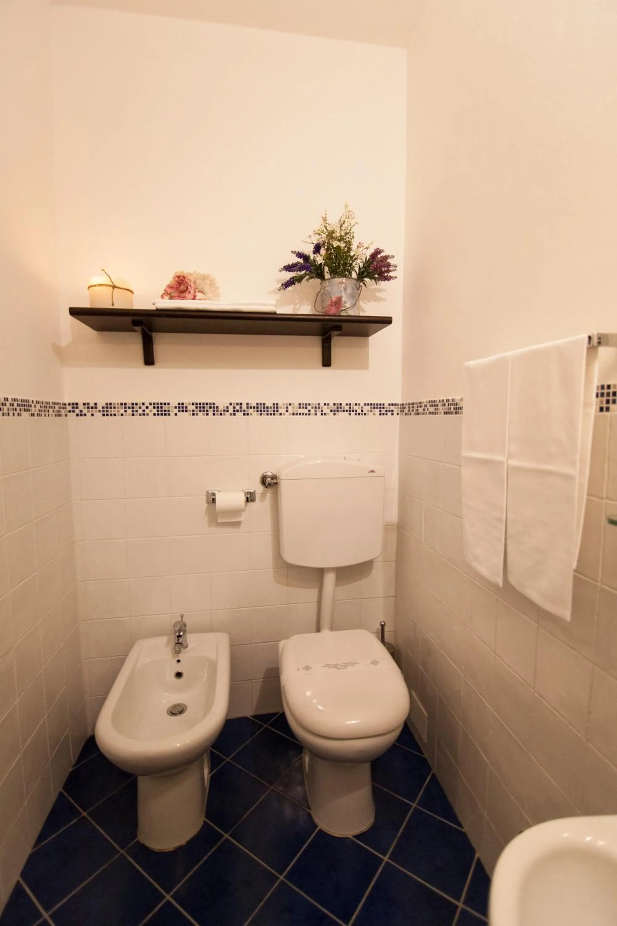 Bathroom in La Colonna Historic Centre