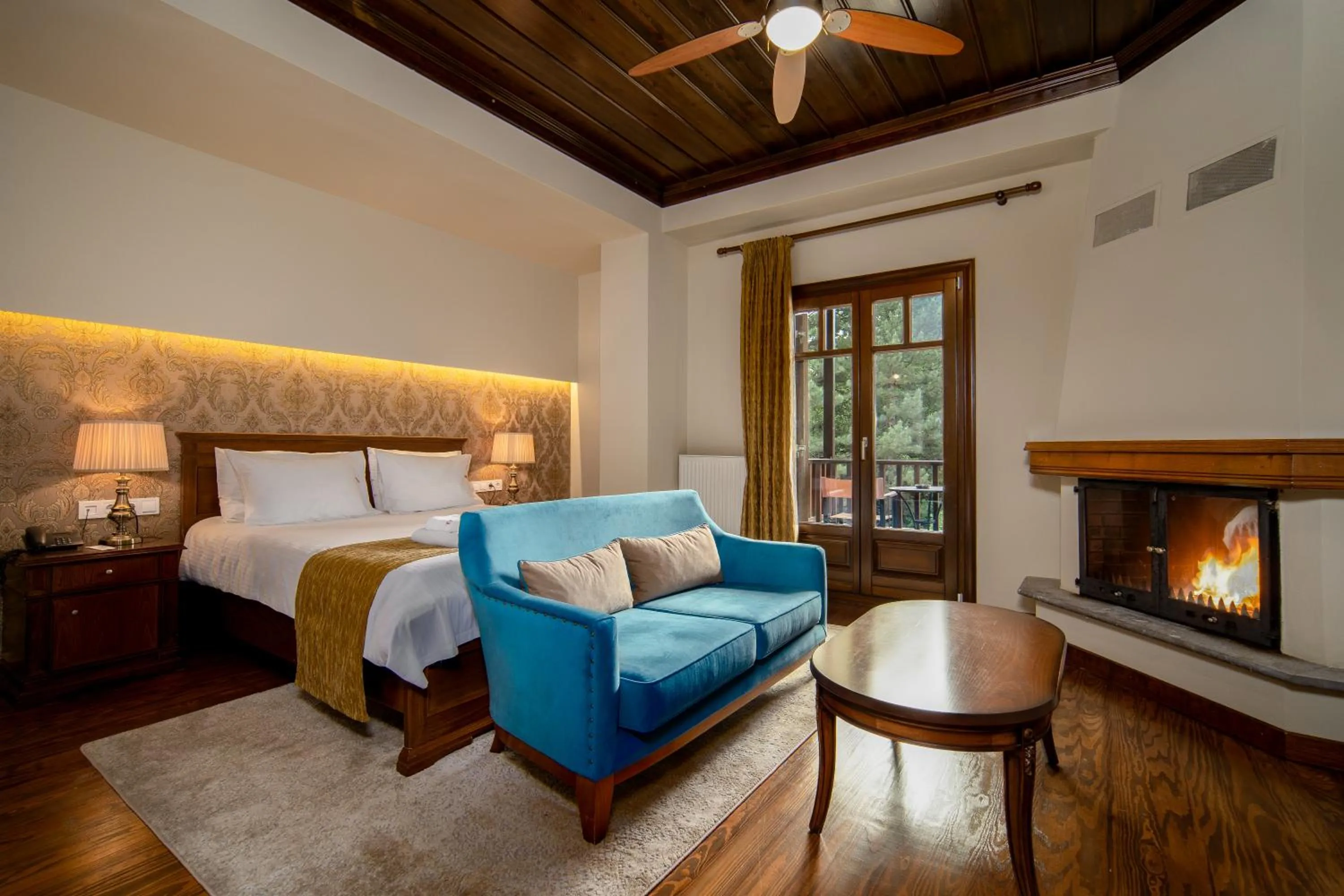 Living room, Bed in Hotel Giamandes