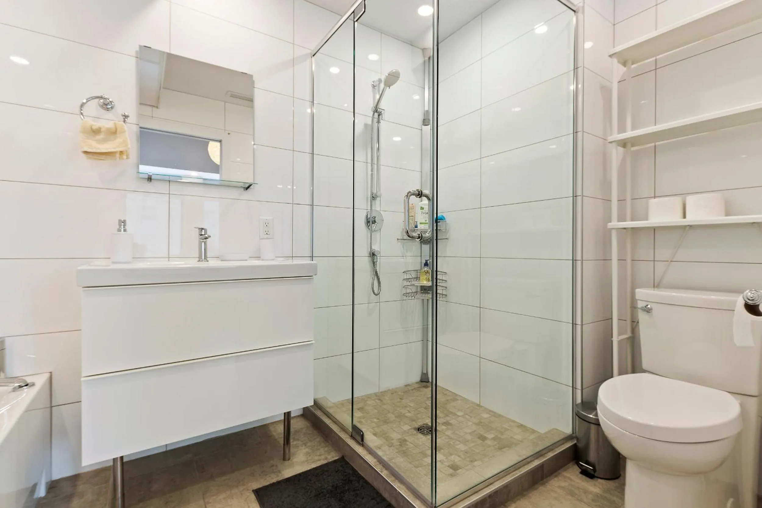 Shower in mtlFlats - Condotel Le Luxe