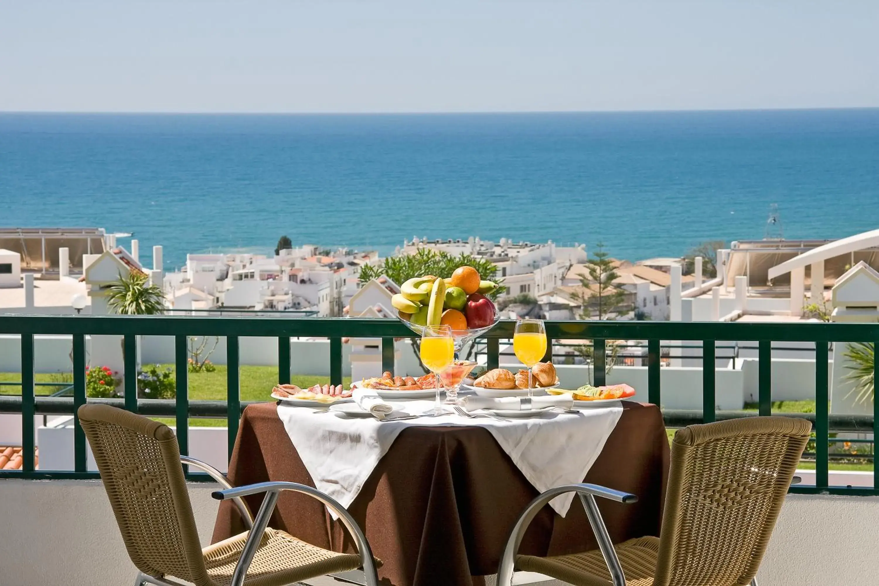 Restaurant/places to eat in Cerro Mar Atlantico & Cerro Mar Garden Restaurant/places to eat in Cerro Mar Atlantico & Cerro Mar Garden