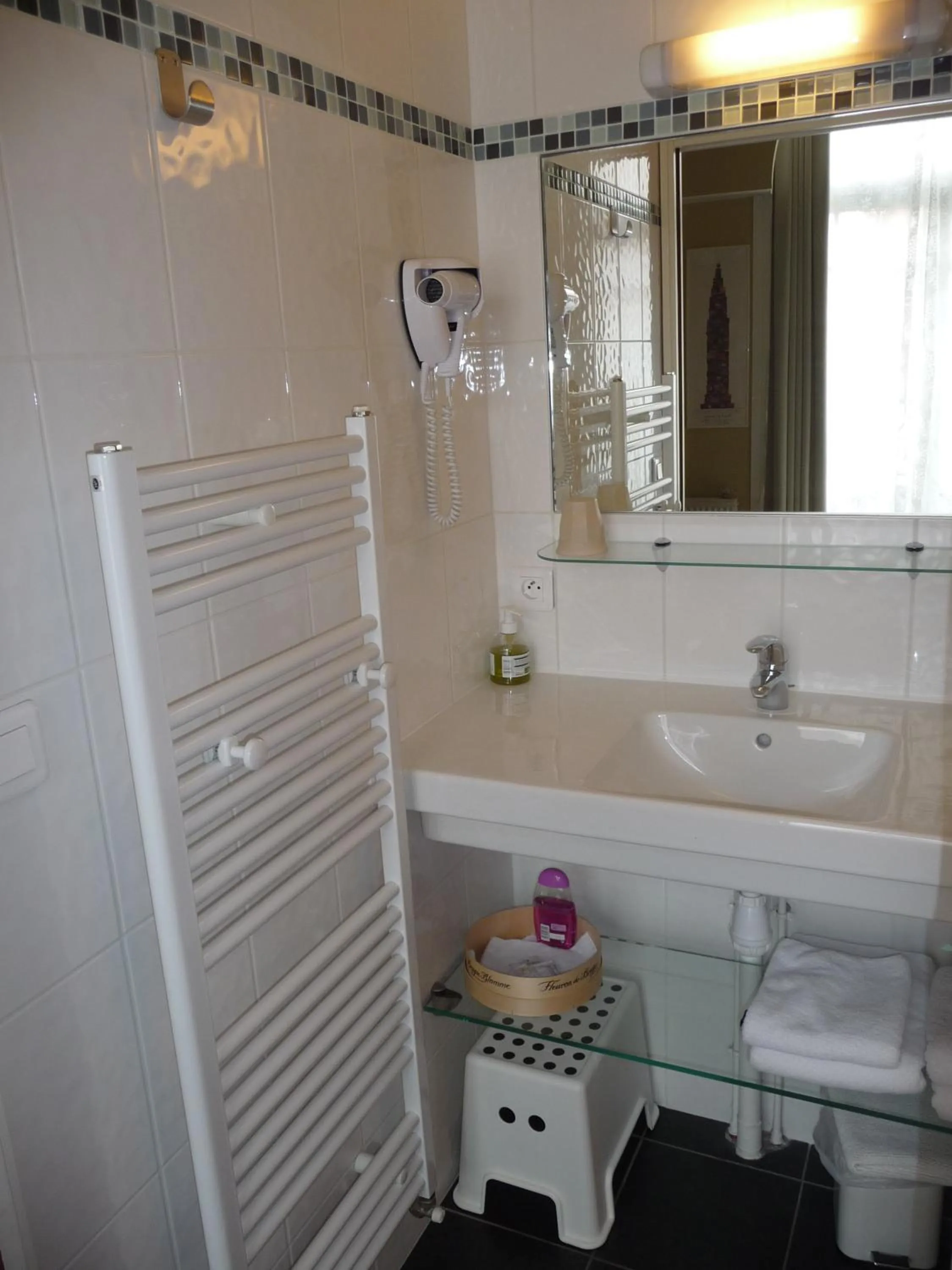 Bathroom in Au Troubadour