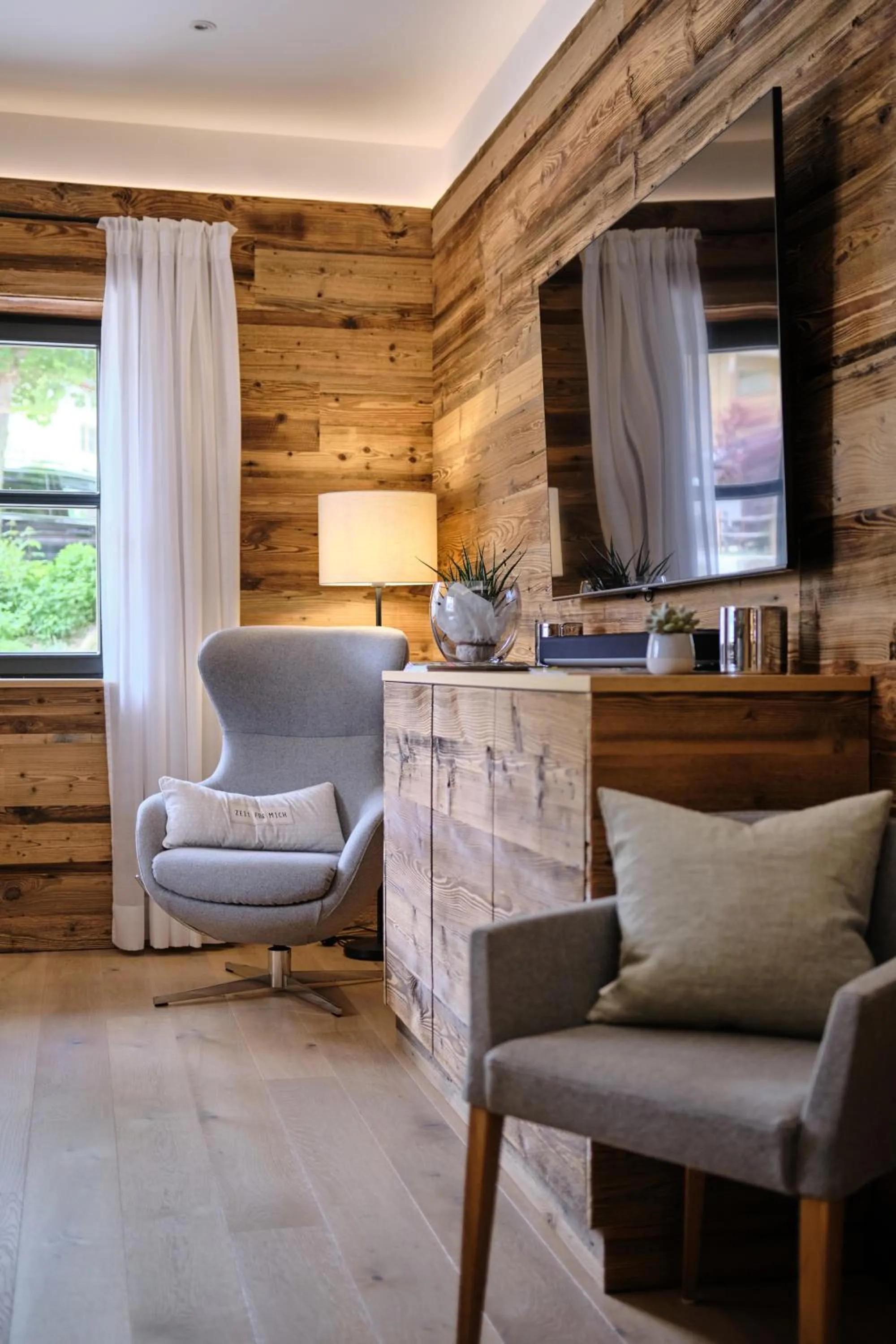 Lounge or bar in meiZeit Lodge