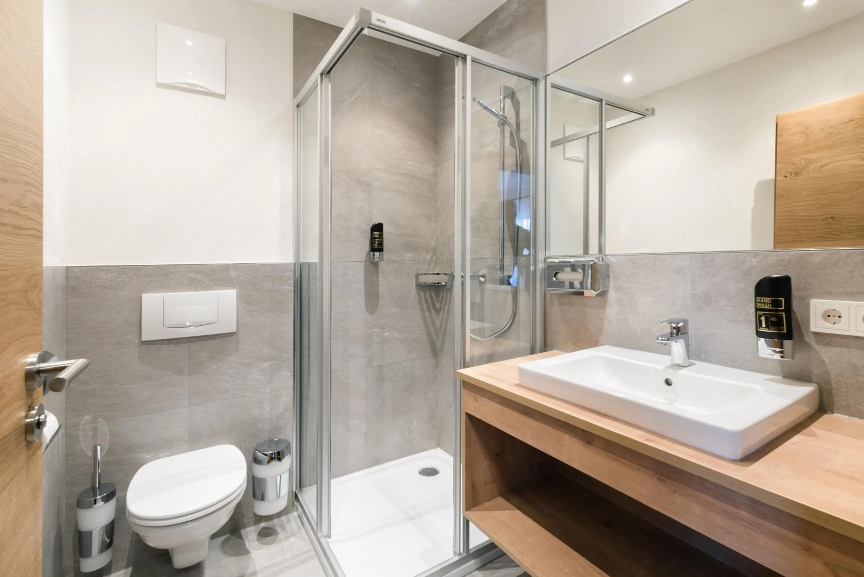 Photo of the whole room in meiZeit Lodge