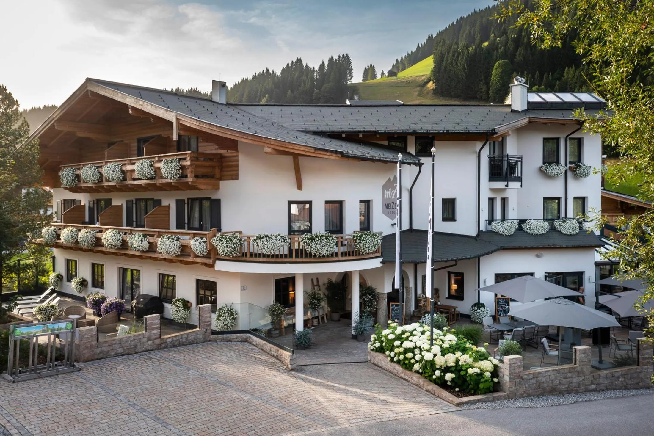 Property building in meiZeit Lodge