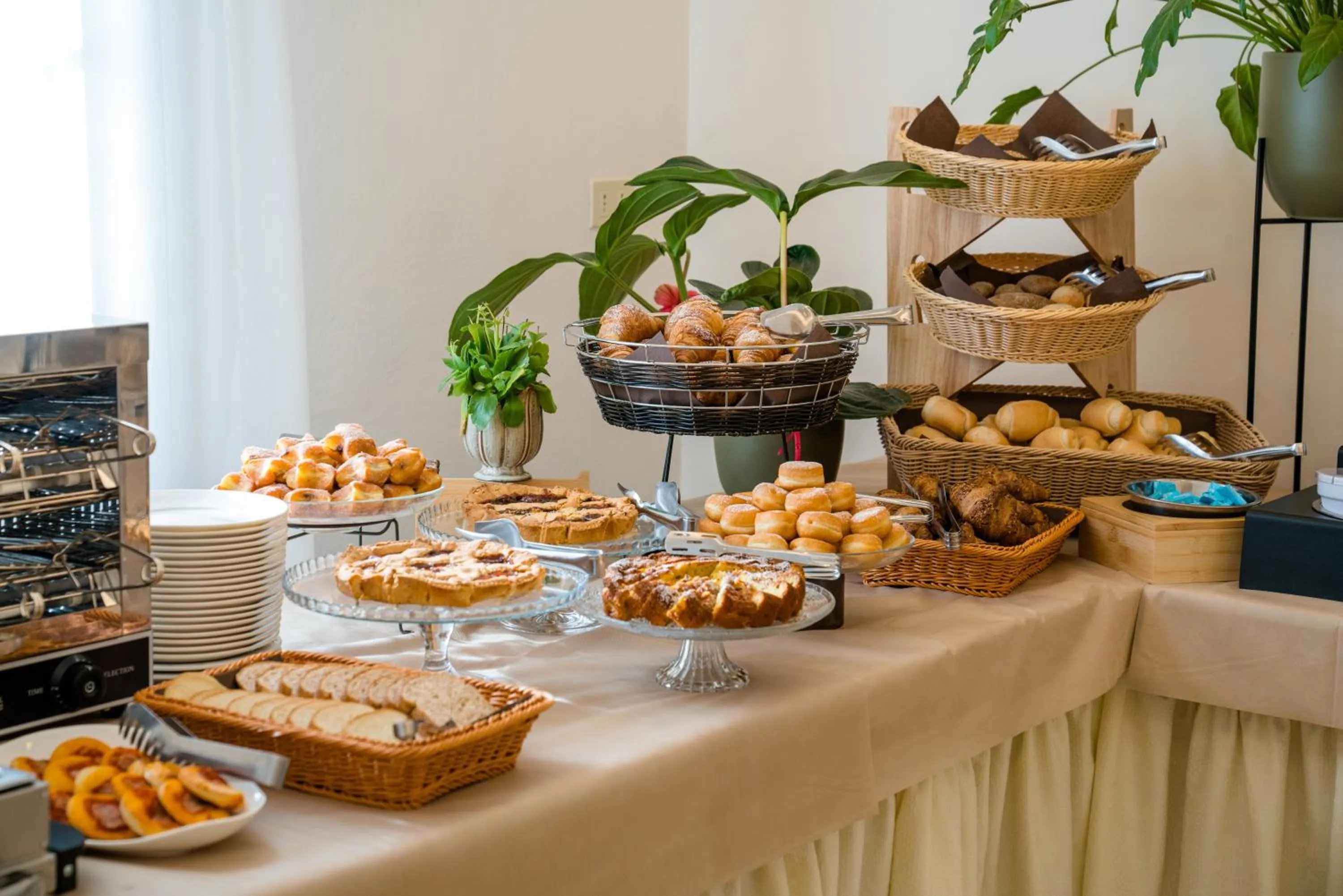 Buffet breakfast in Hotel Europa Milano Marittima