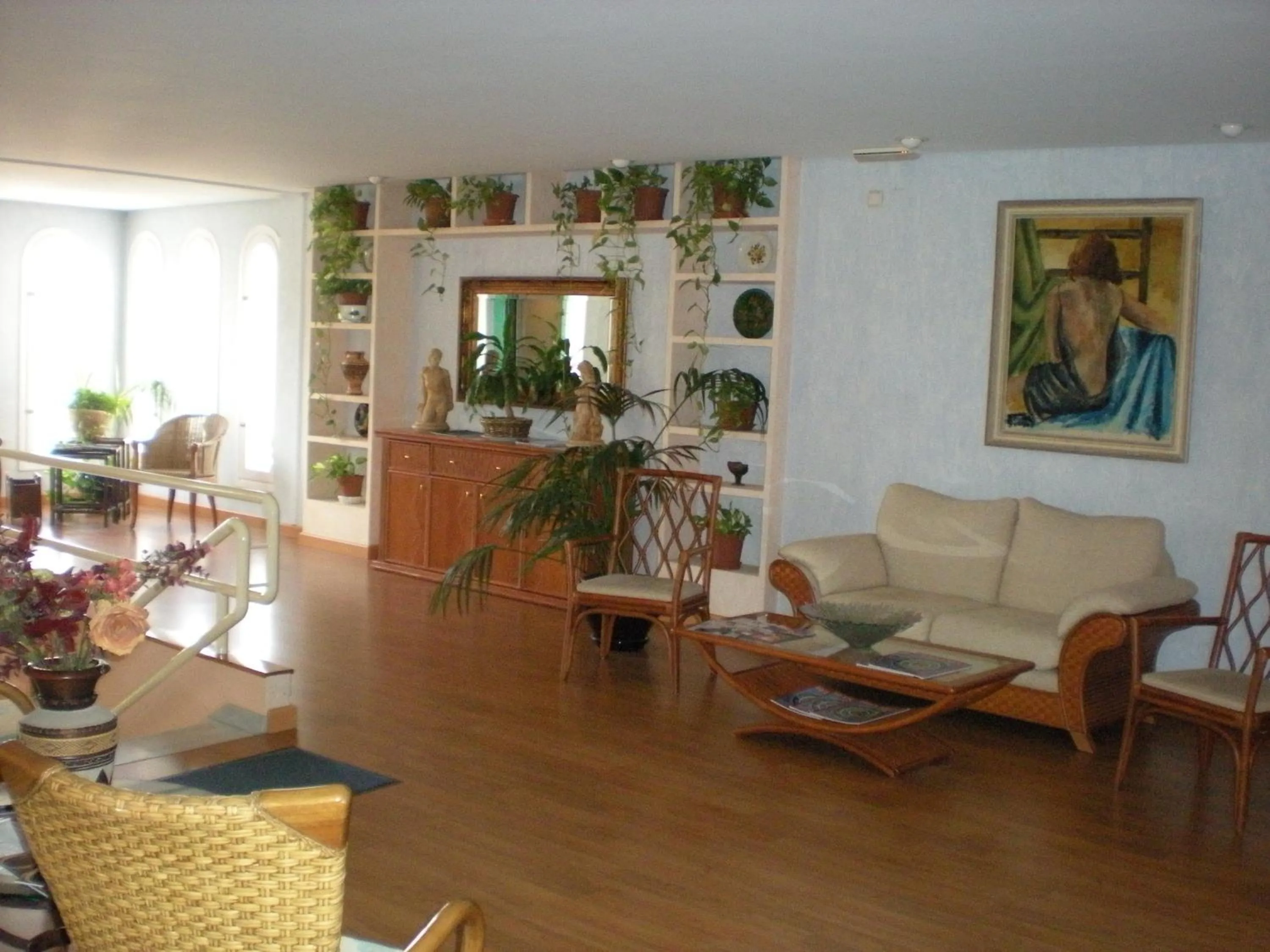 Communal lounge/ TV room in Hotel Terraza Carmona