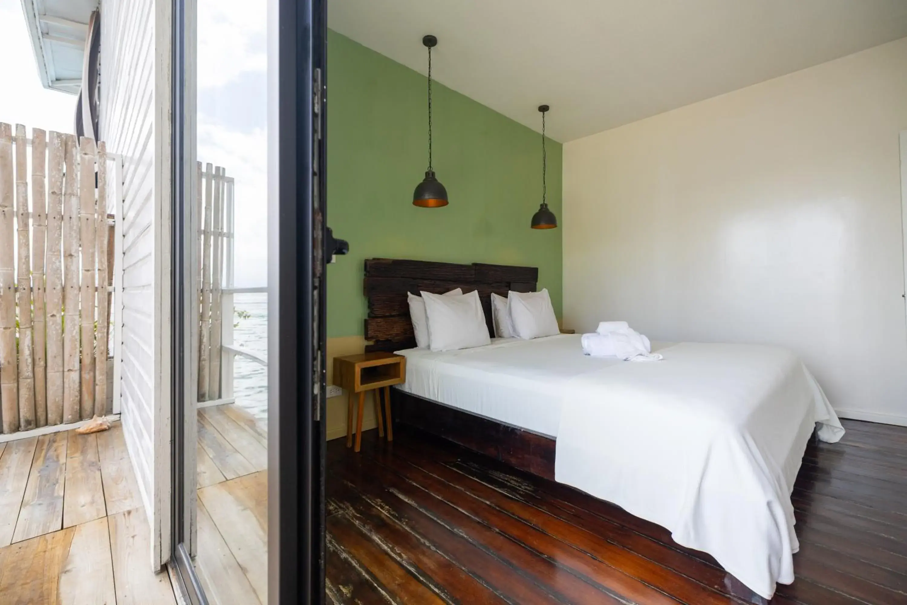 Double Room with Sea View in RIVA B&B Double Room with Sea View in RIVA B&B