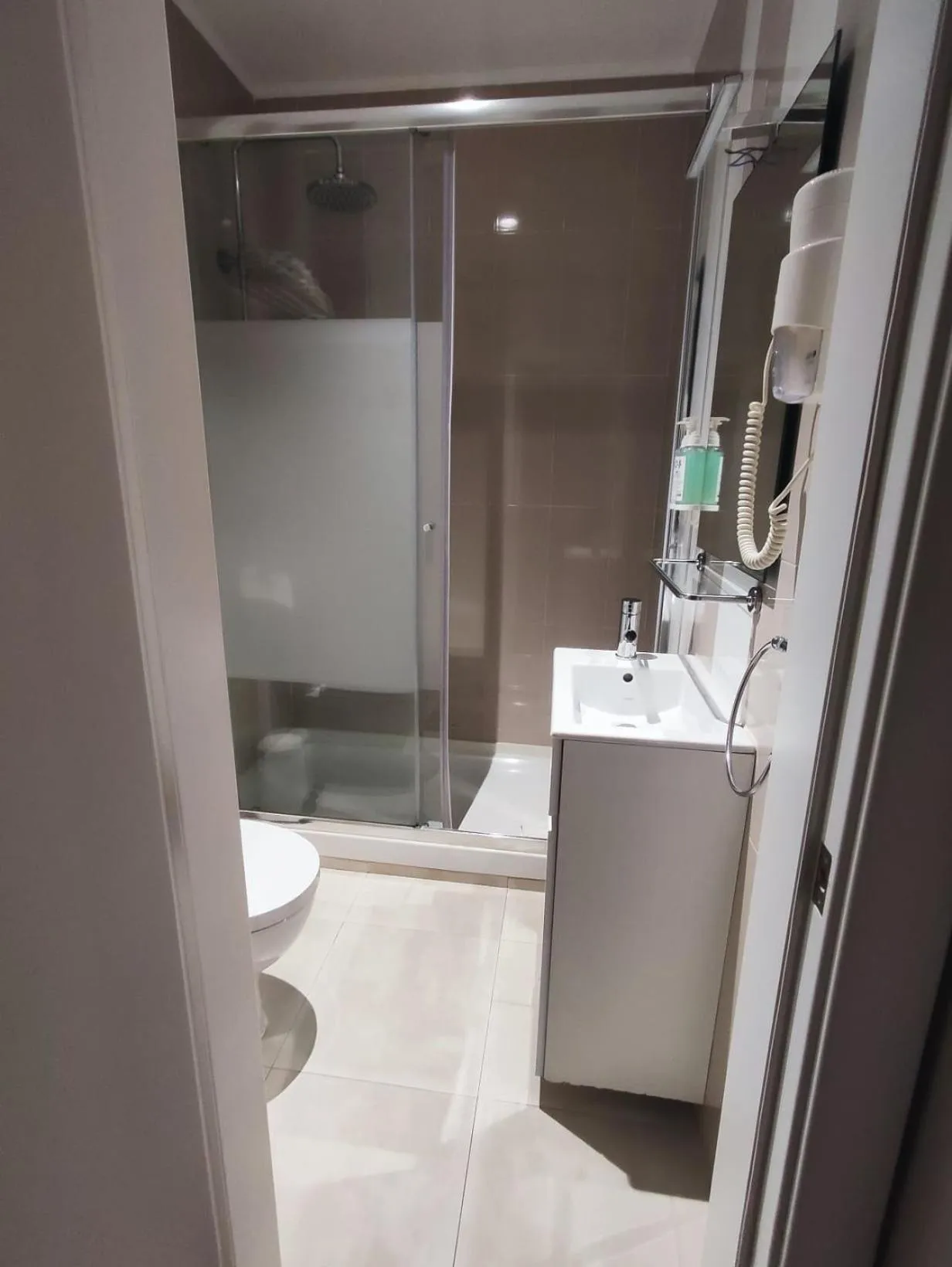 Shower in M'AR De AR Auria