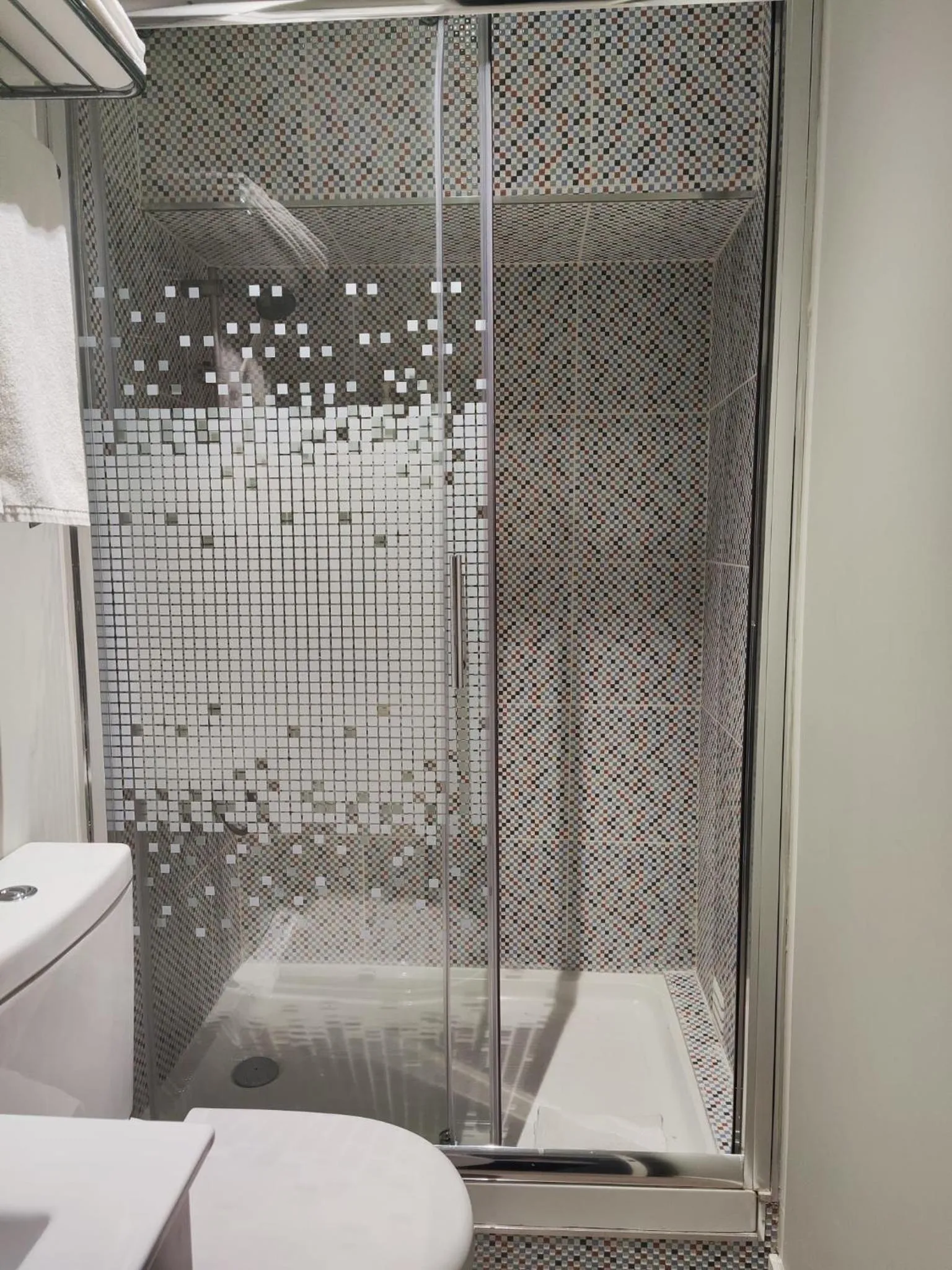 Shower in M'AR De AR Auria