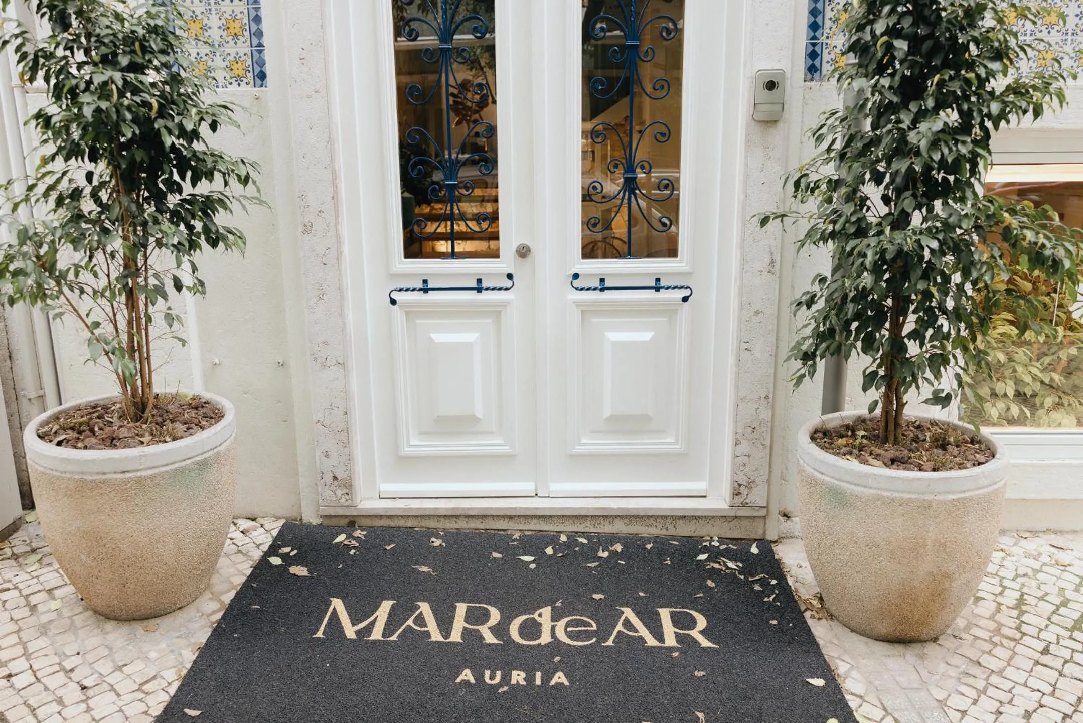 Facade/entrance in M'AR De AR Auria