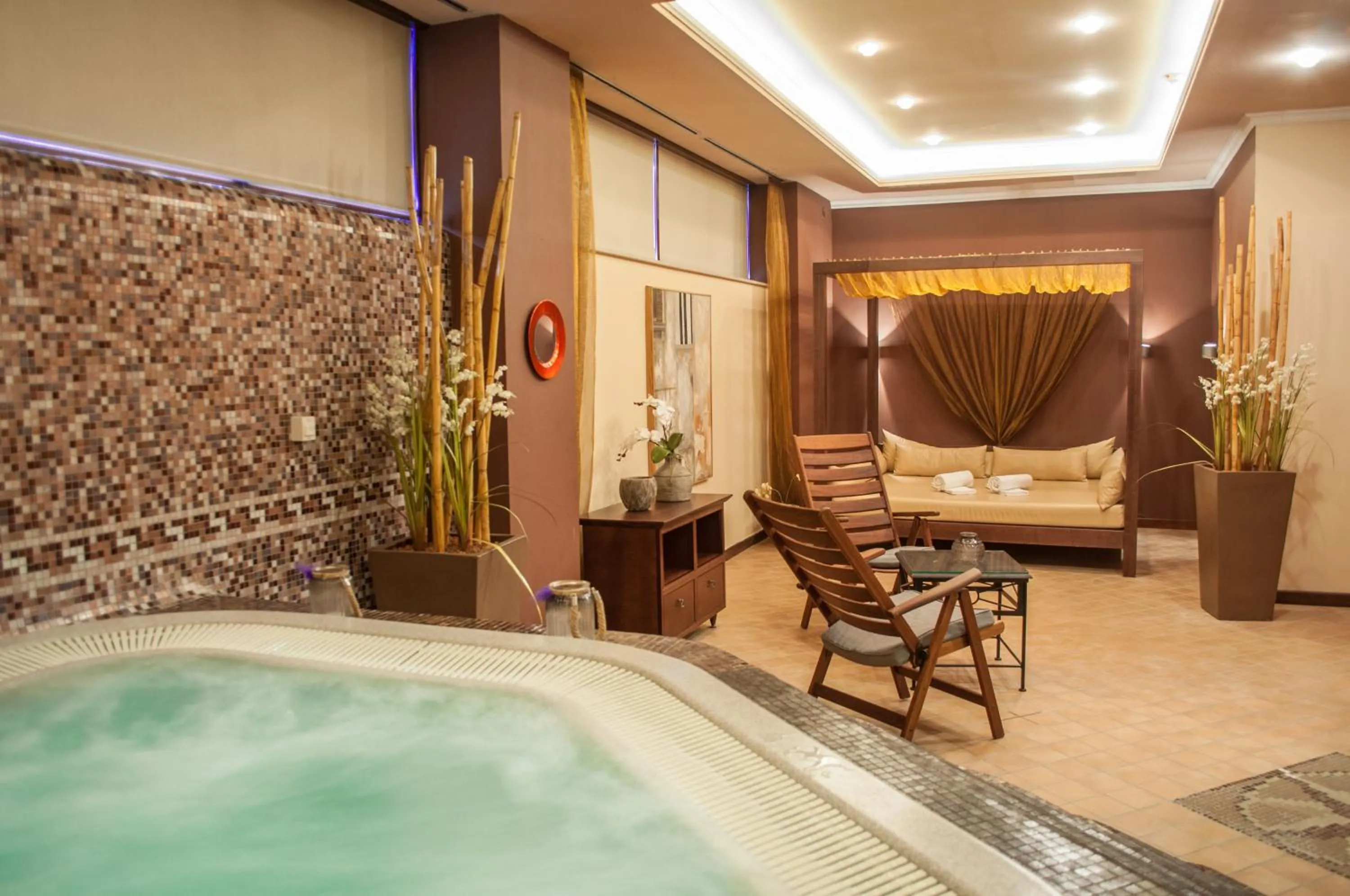 Hot Tub in Hotel Marina