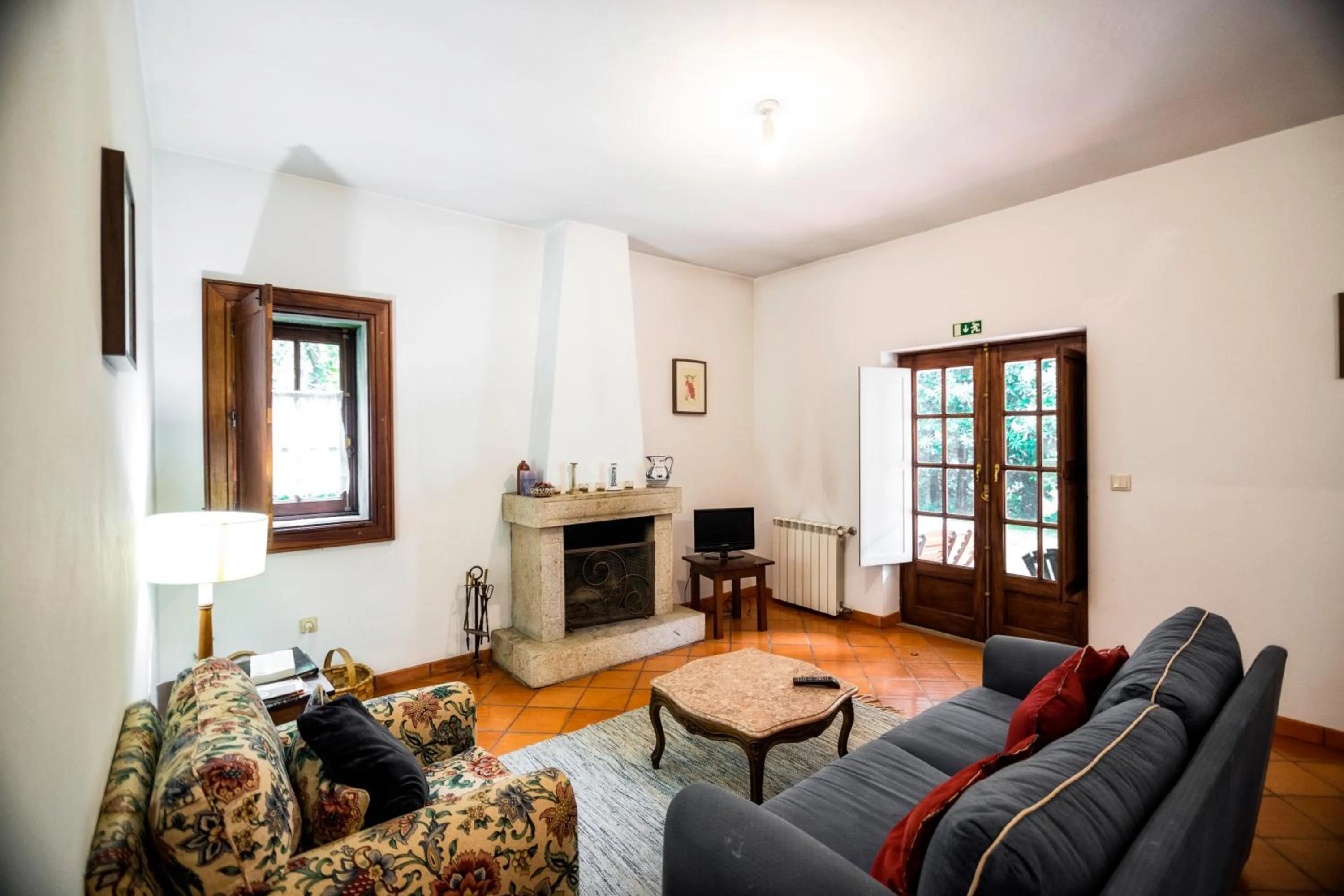 Communal lounge/ TV room in Casa da Roseira