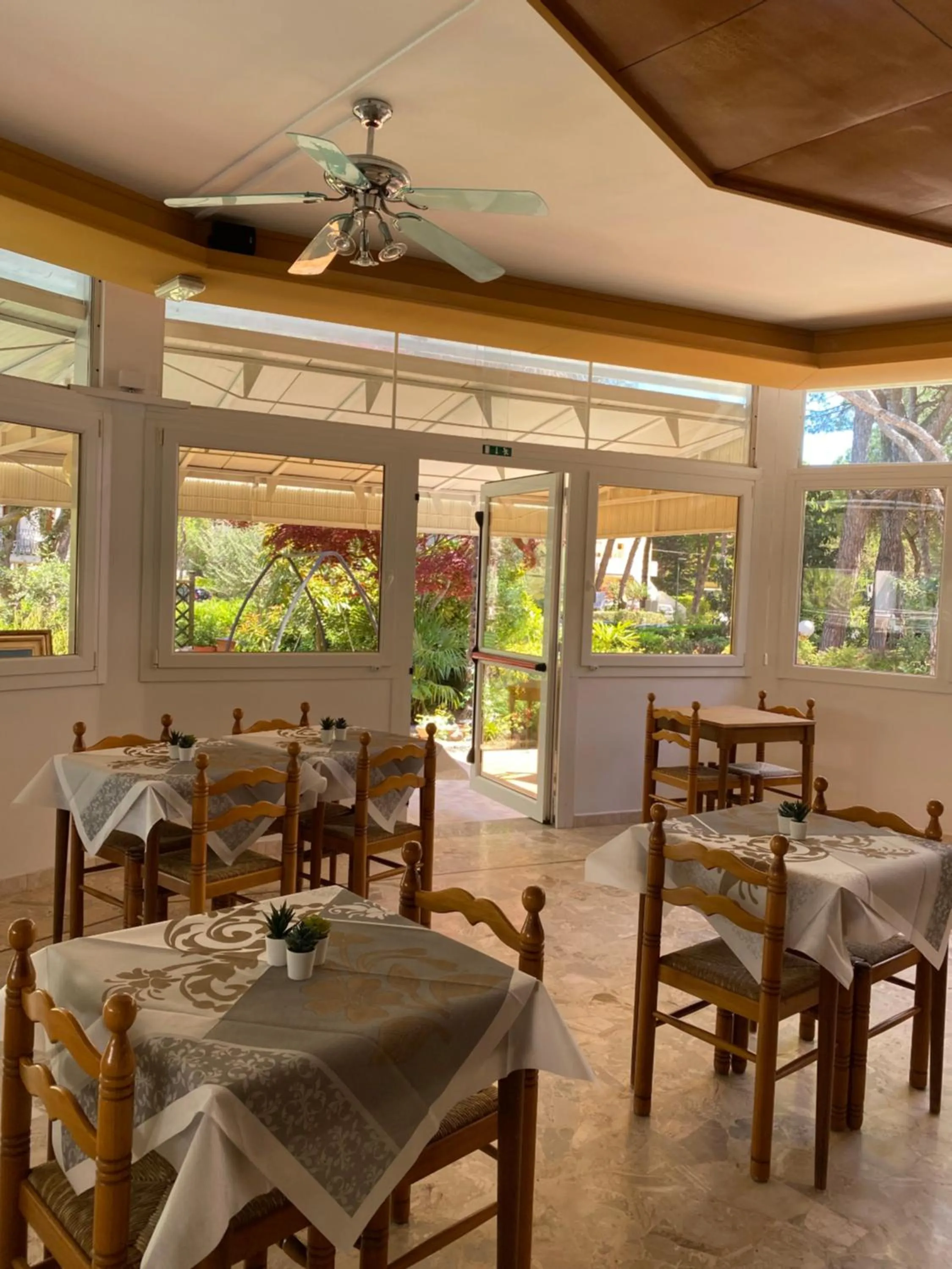 Restaurant/places to eat in Hotel Rosapineta - Adults Only