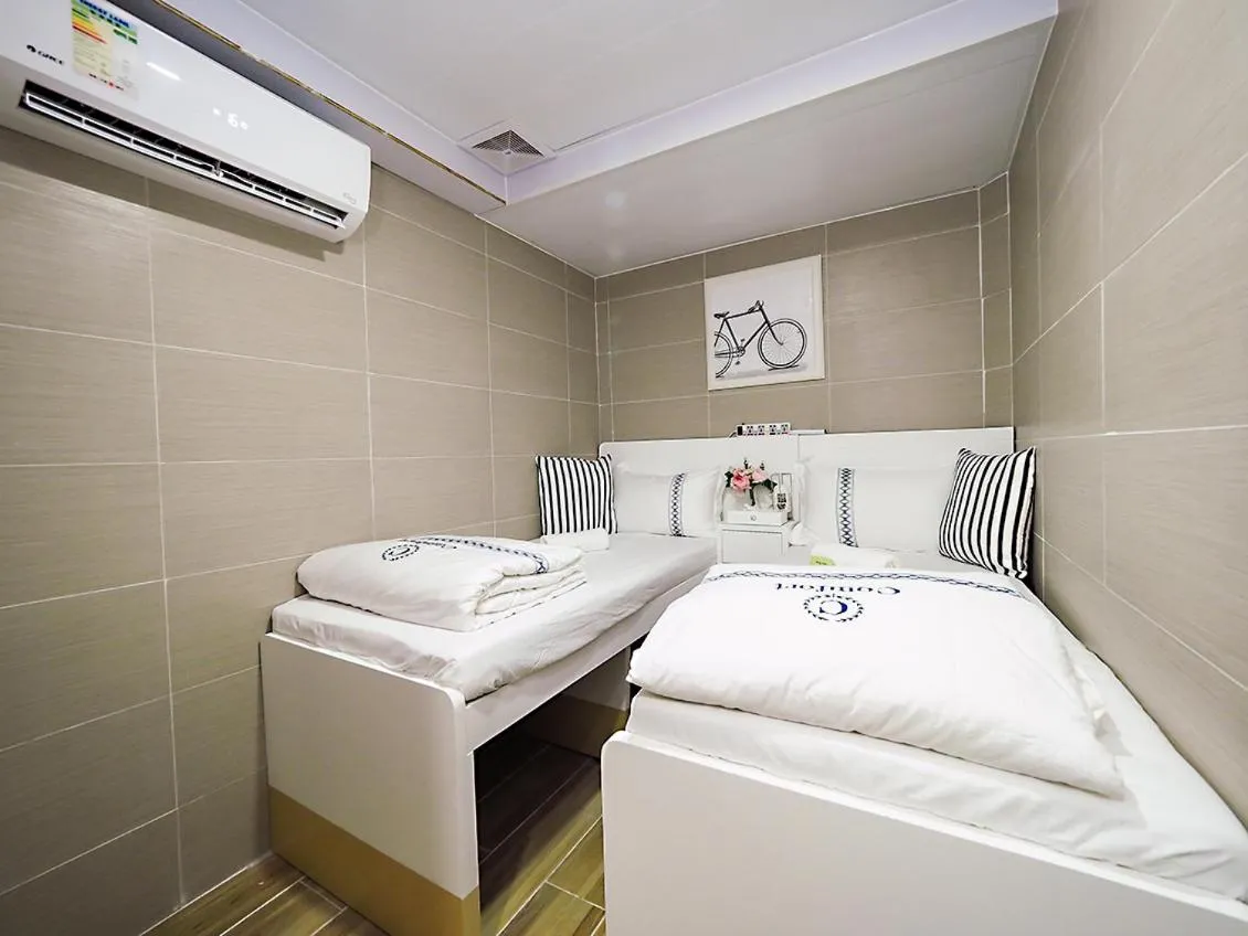 Bed in HK International Hostel