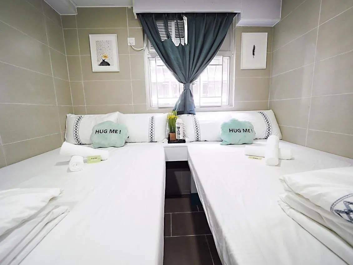 Photo of the whole room, Bed in HK International Hostel