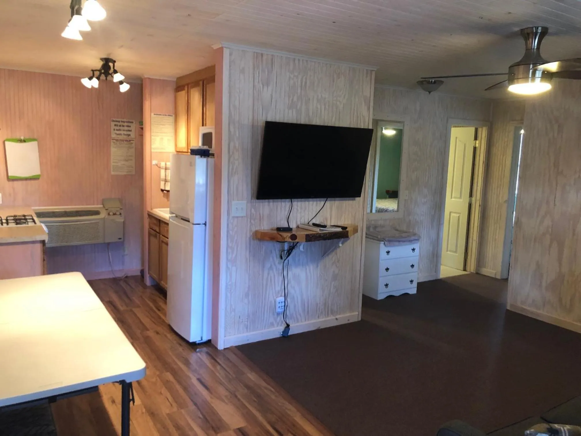 TV and multimedia in Black Hills Cabins at Quail's Crossing