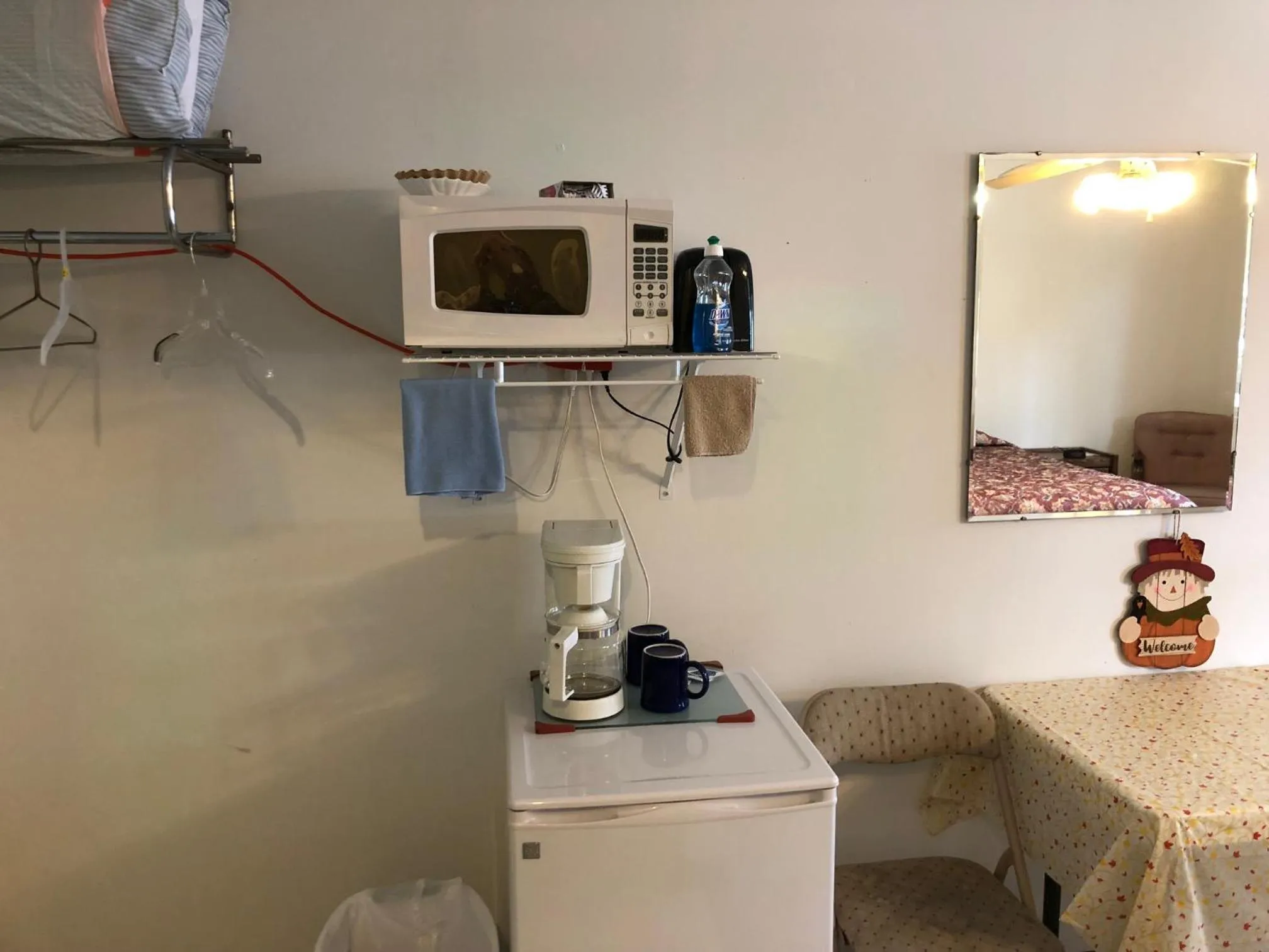 Coffee/tea facilities in Black Hills Cabins at Quail's Crossing