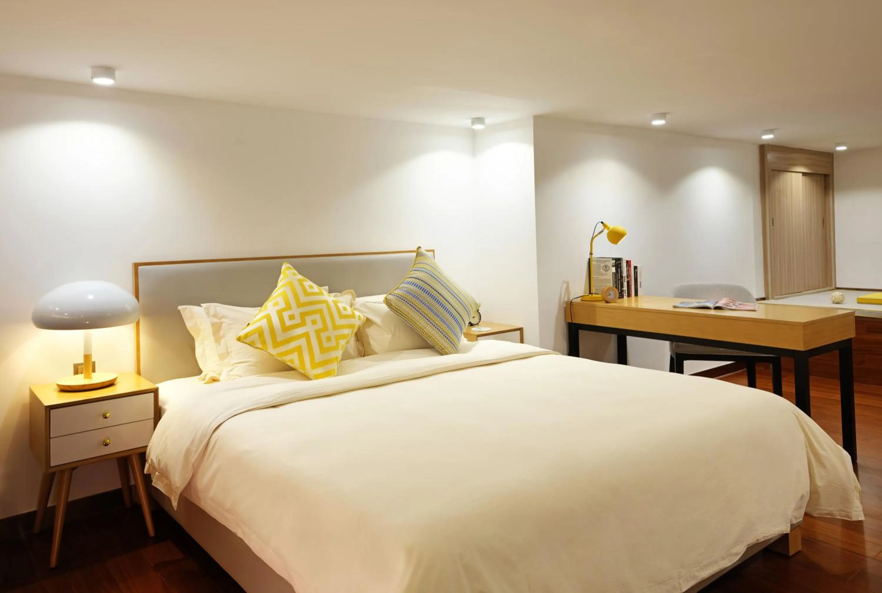 Bedroom, Bed in Royal Star Apartment(Guangzhou Central City Branch)