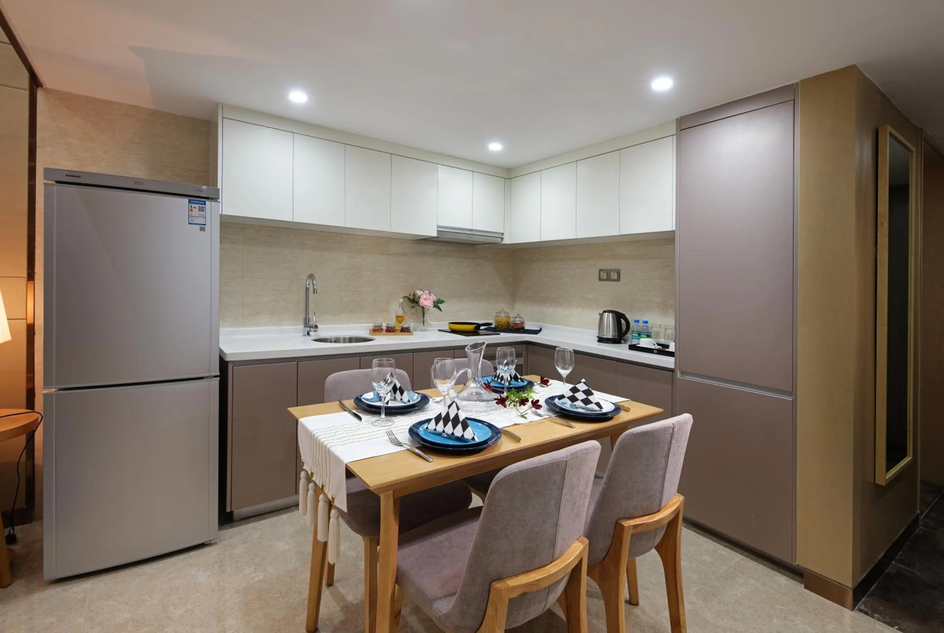 Dining area in Royal Star Apartment(Guangzhou Central City Branch)