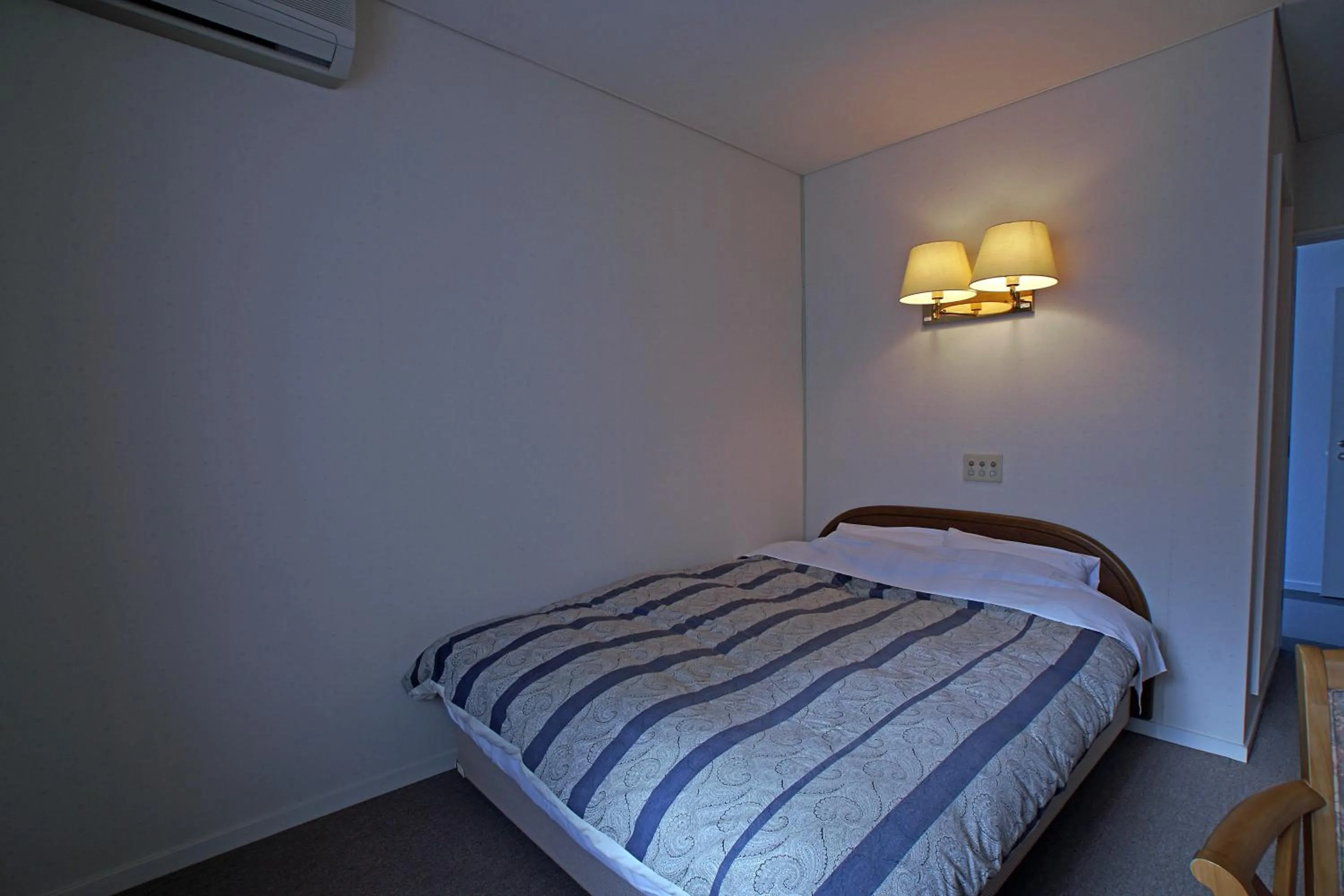 Photo of the whole room, Bed in Pension Entre - deux - Mers