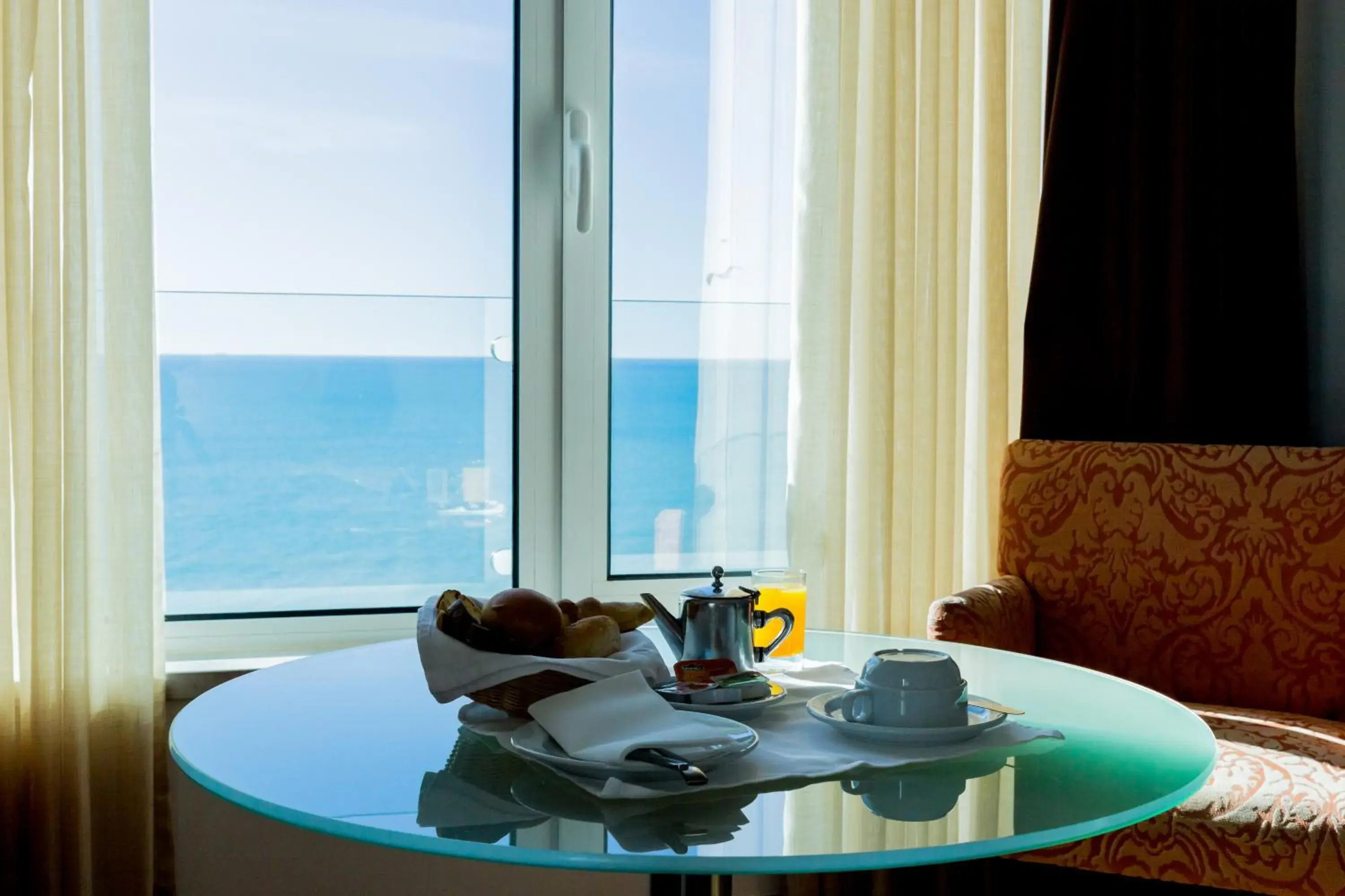 Photo of the whole room in Hotel Quarteirasol Photo of the whole room in Hotel Quarteirasol