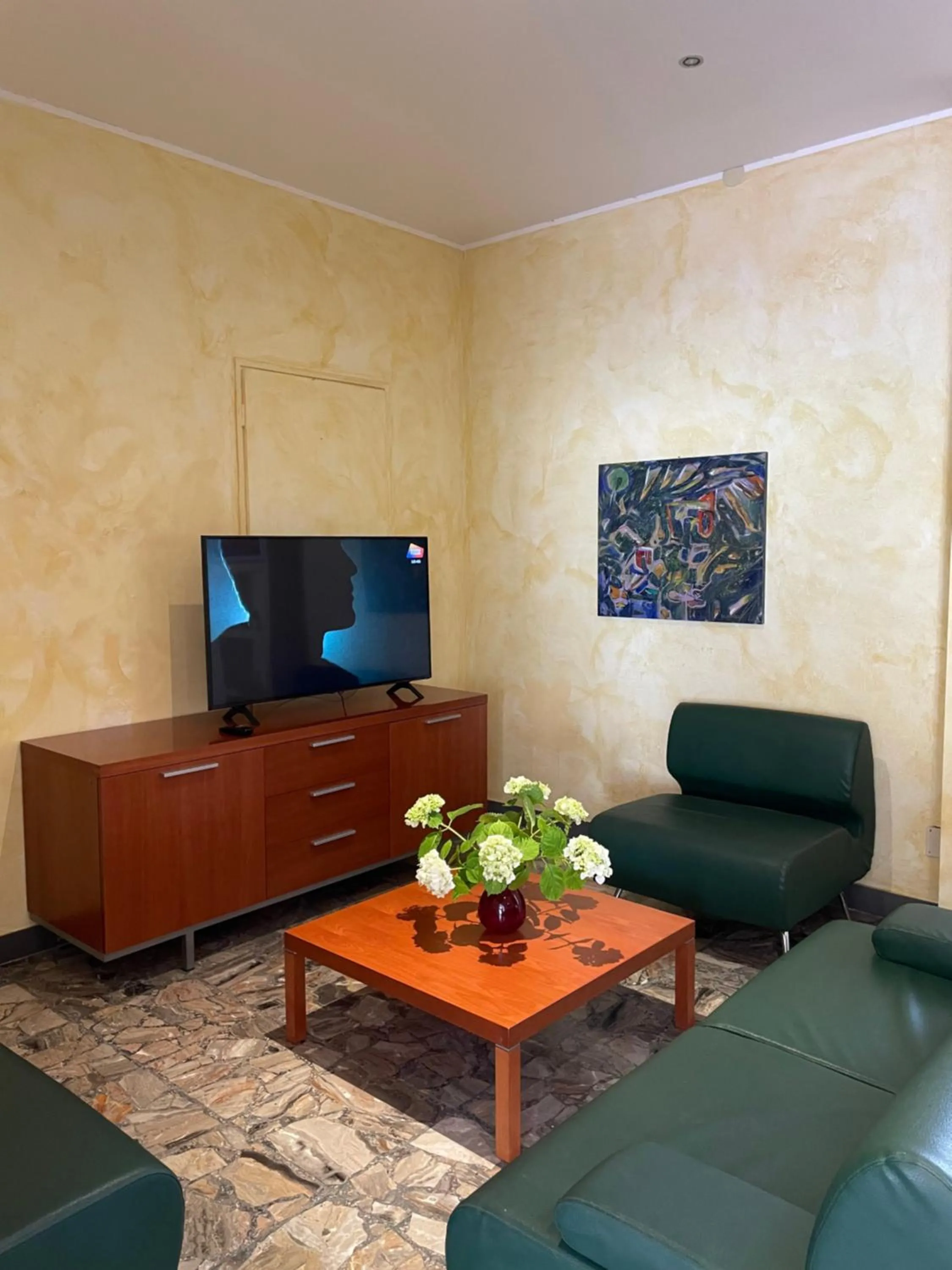 Communal lounge/ TV room in Pensione Ornella