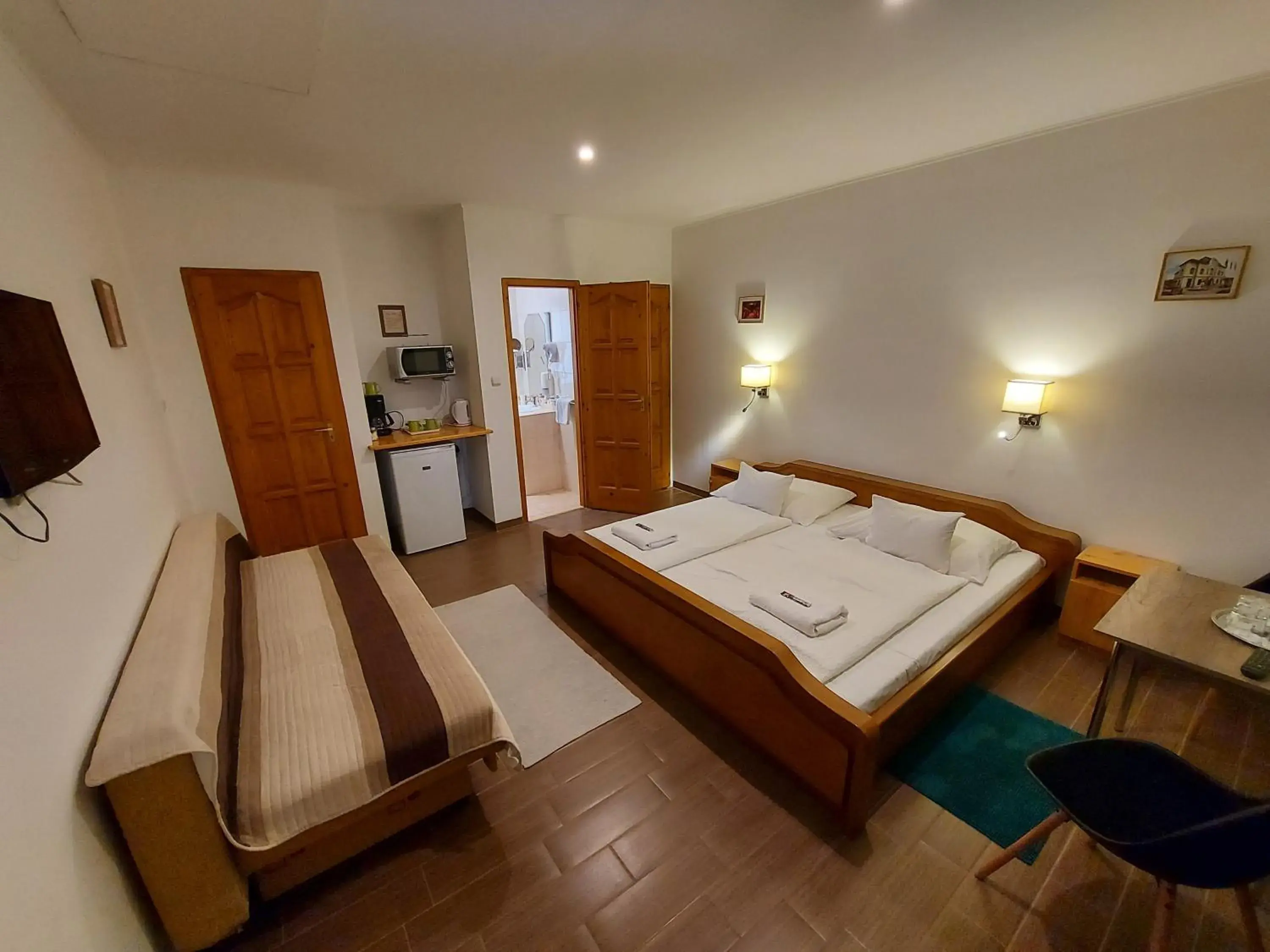 Triple Room with City View - single occupancy in Böne Vendégház és Borozó Triple Room with City View - single occupancy in Böne Vendégház és Borozó
