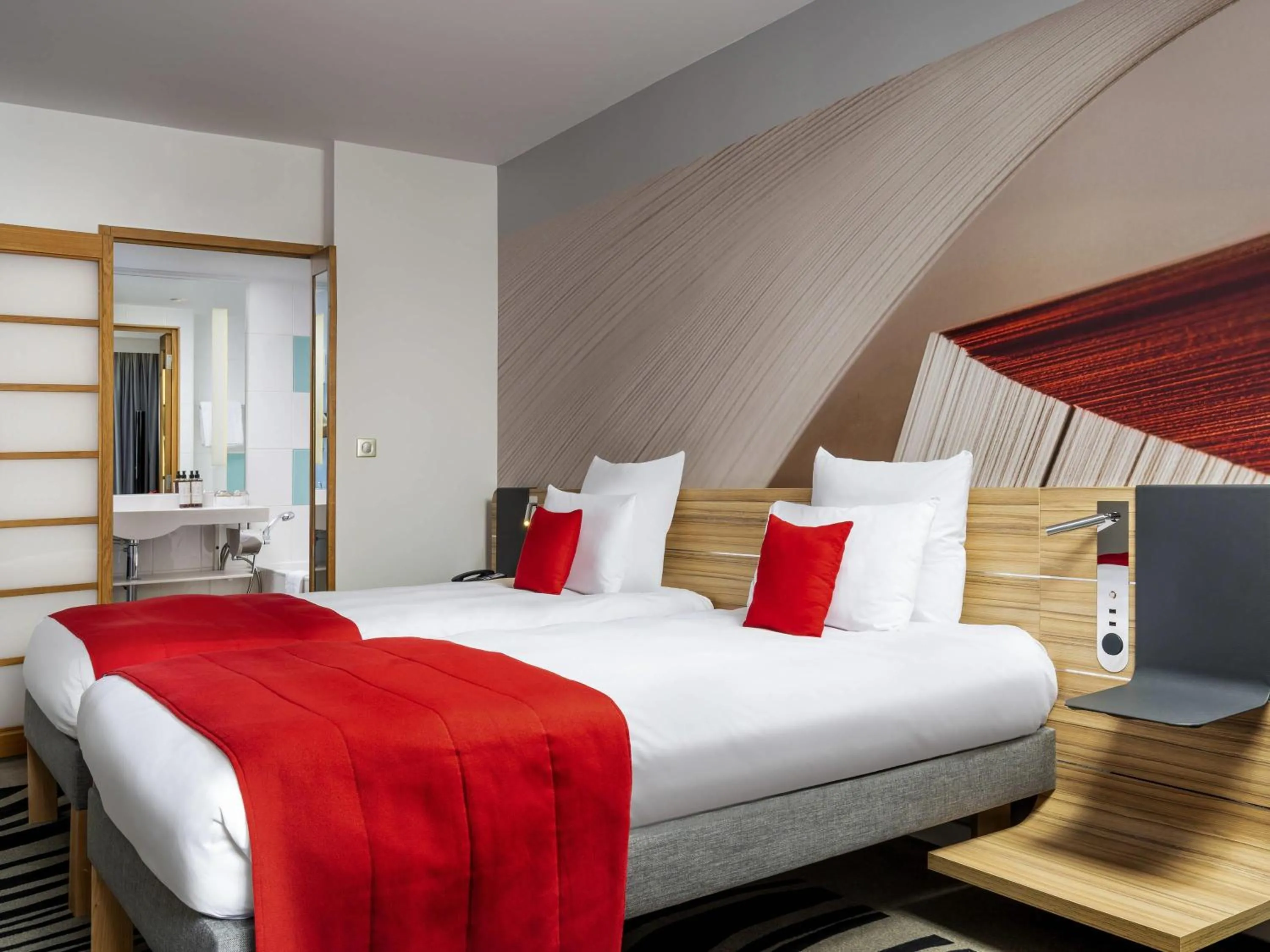 Bedroom, Bed in Novotel Bucharest City Centre