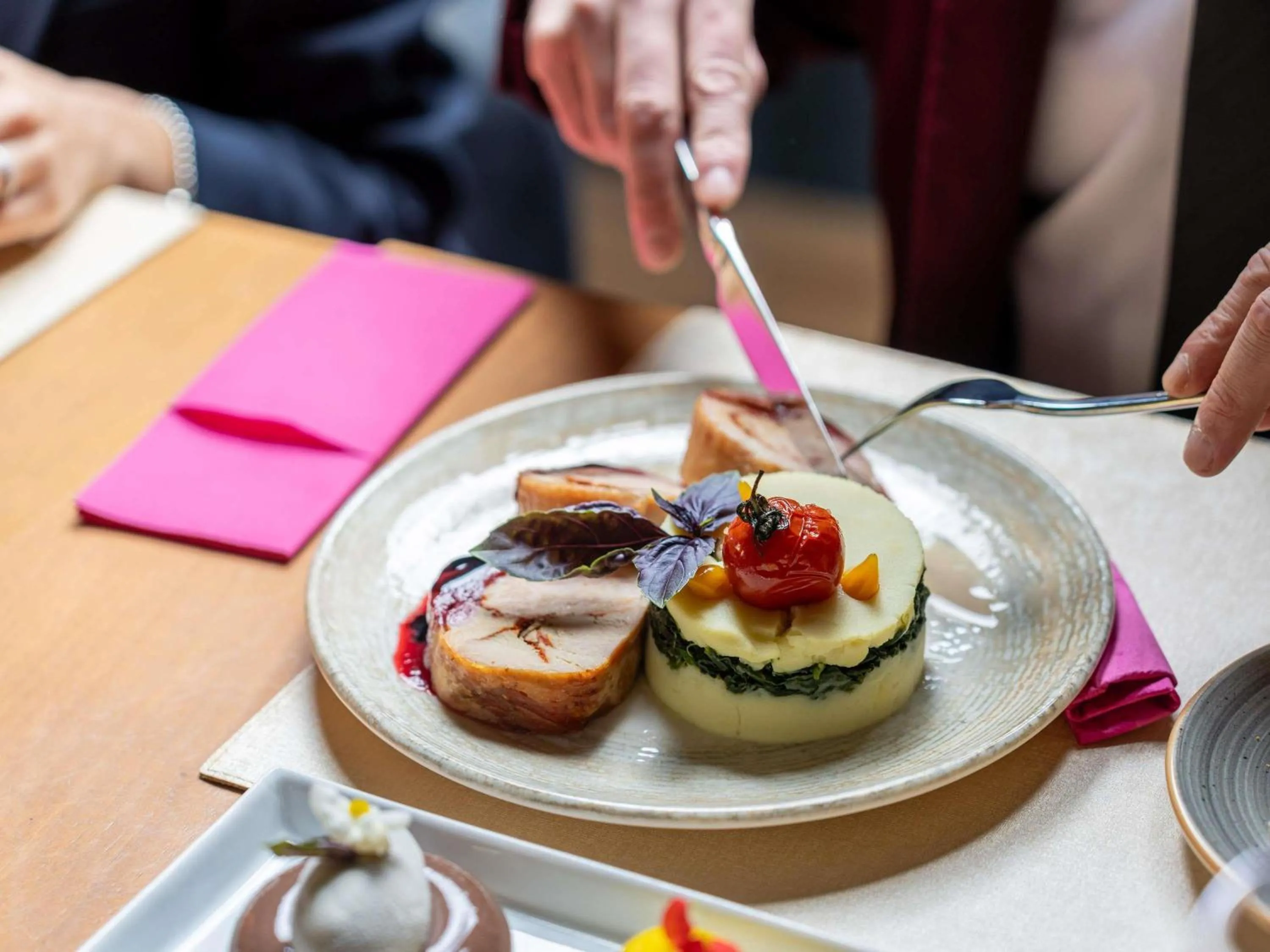 Restaurant/places to eat in Novotel Bucharest City Centre