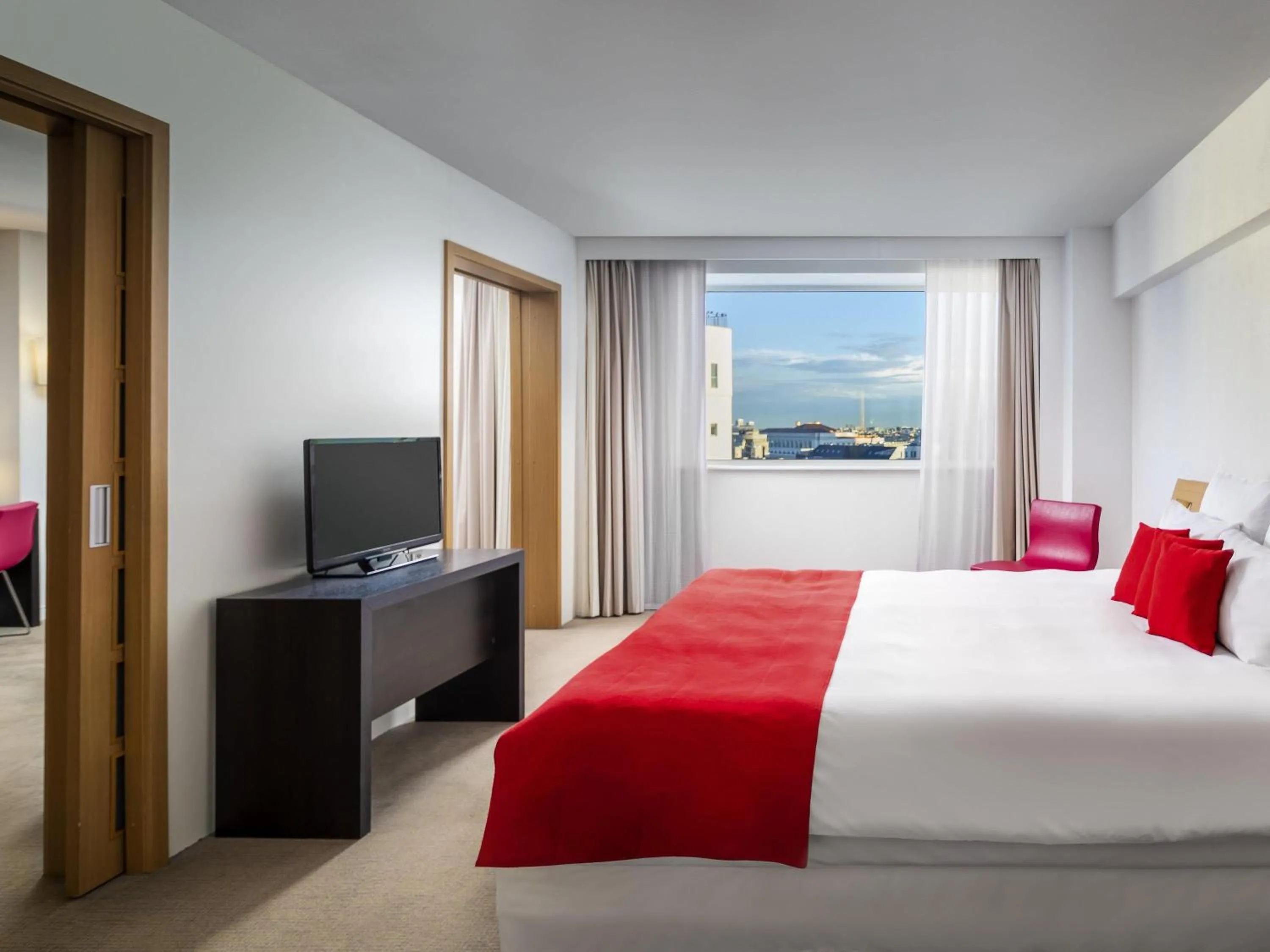 Bedroom, Bed in Novotel Bucharest City Centre