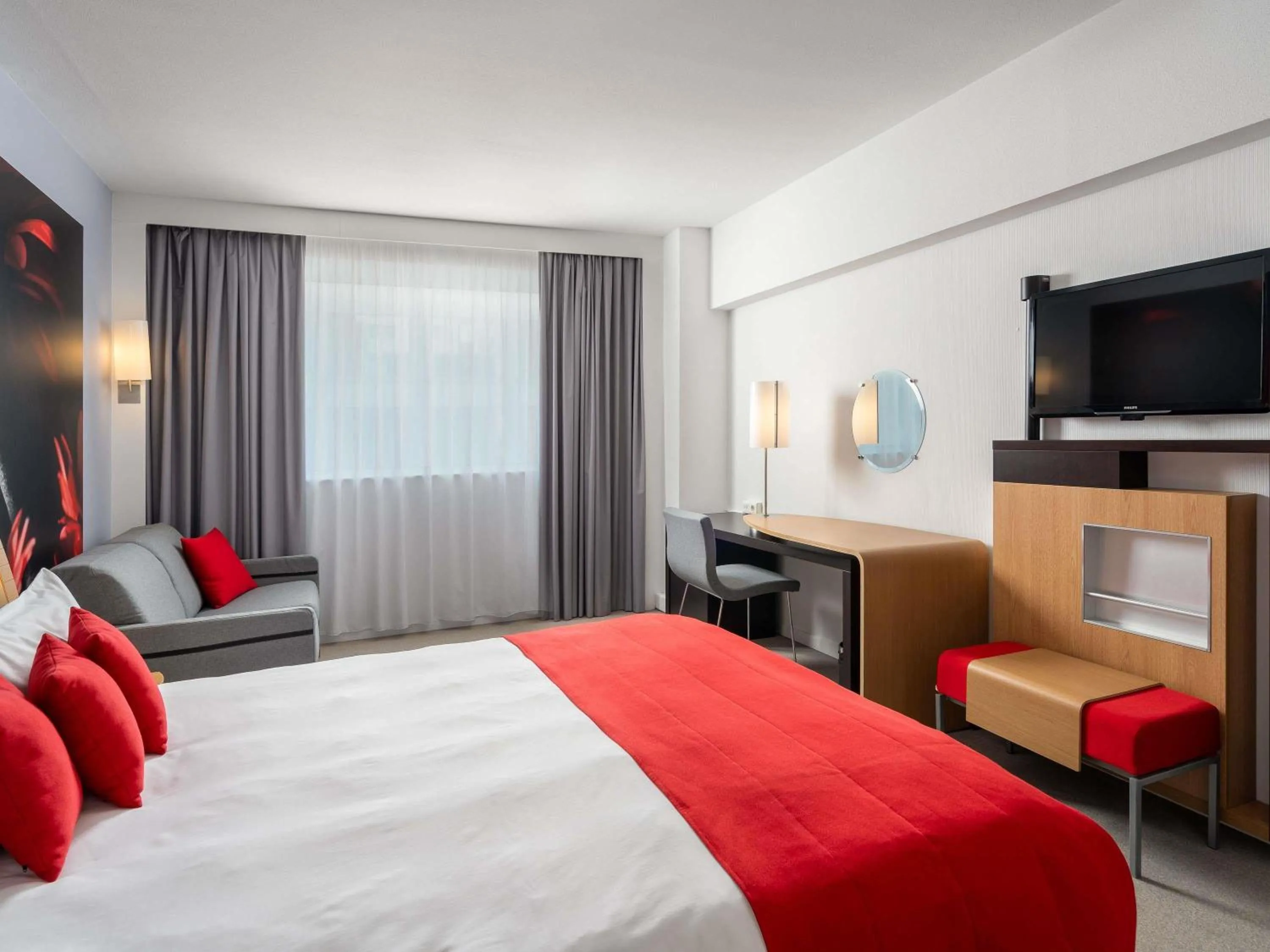 Bedroom, Bed in Novotel Bucharest City Centre