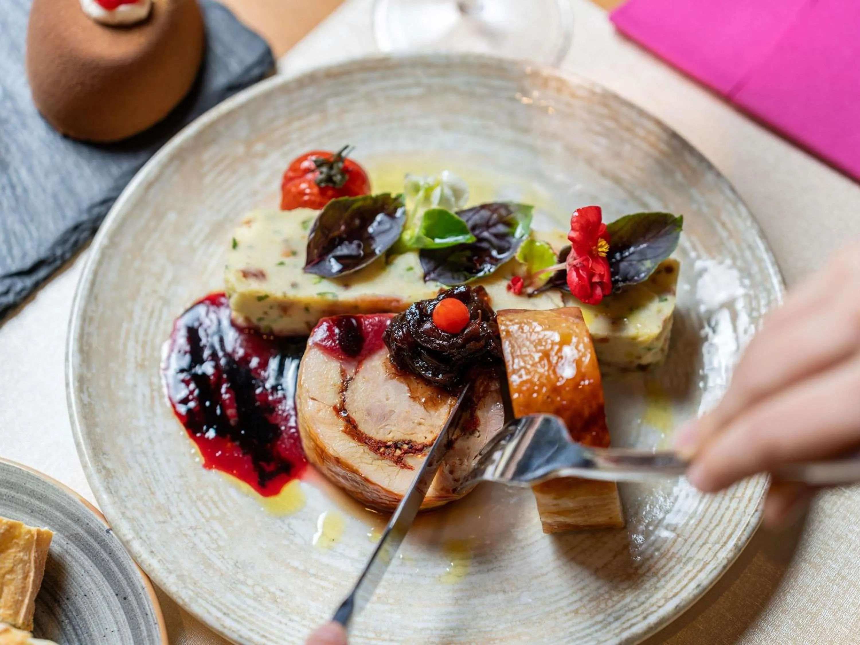 Restaurant/places to eat in Novotel Bucharest City Centre