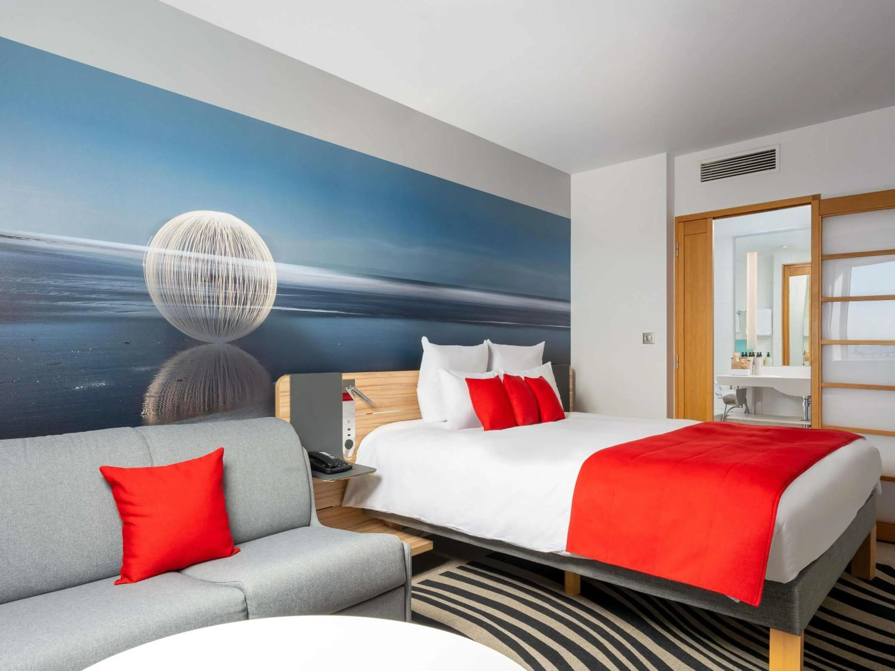 Bedroom, Bed in Novotel Bucharest City Centre