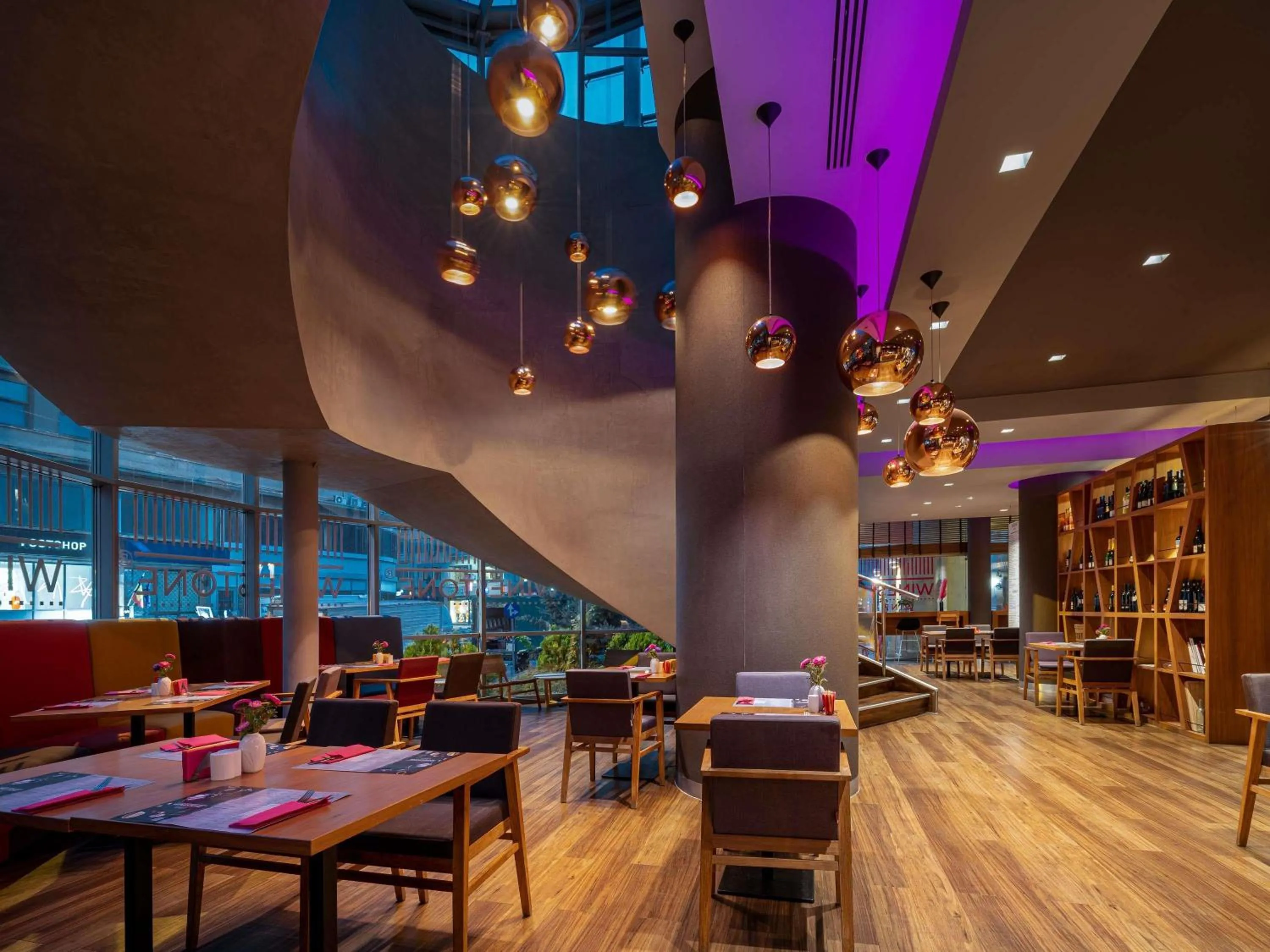 Restaurant/places to eat in Novotel Bucharest City Centre