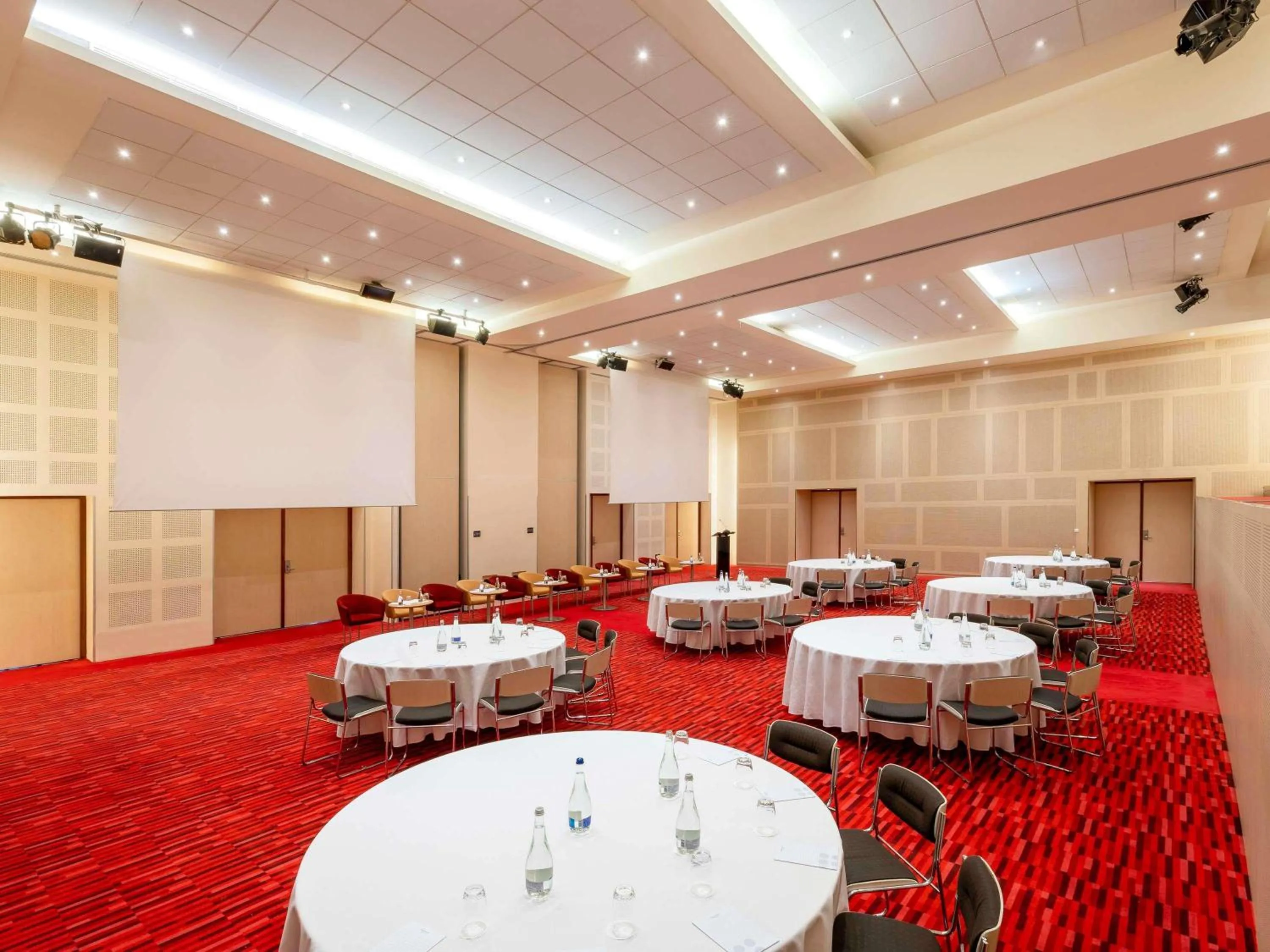 Meeting/conference room in Novotel Bucharest City Centre