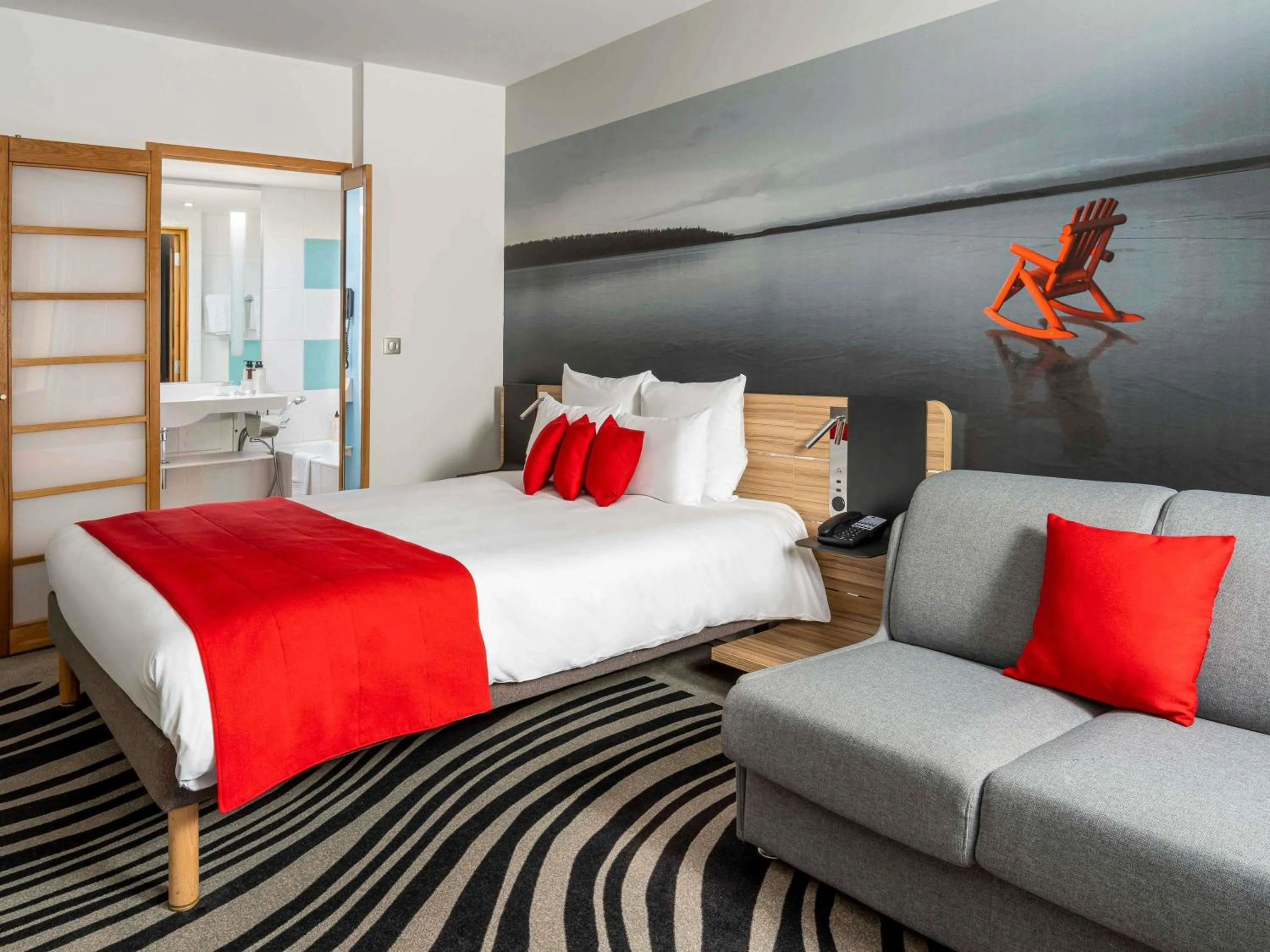 Bedroom, Bed in Novotel Bucharest City Centre