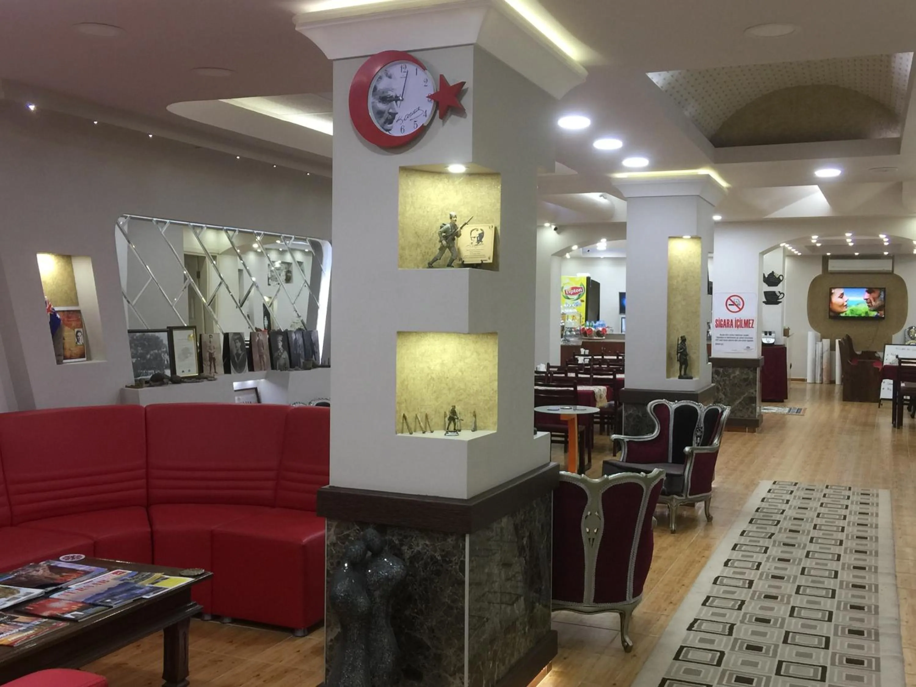 Lobby or reception in TJ's Hotel