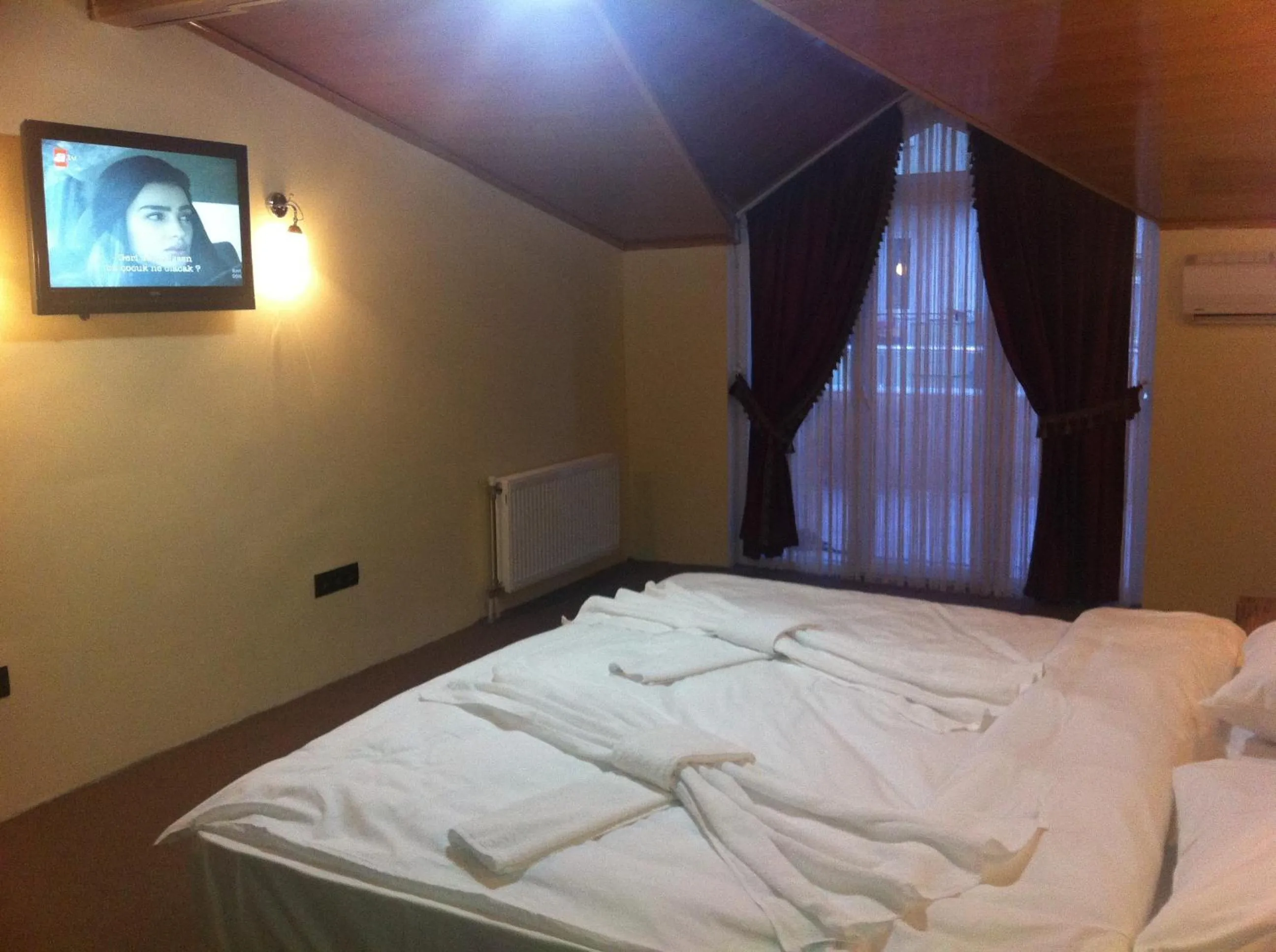 Photo of the whole room, Bed in TJ's Hotel