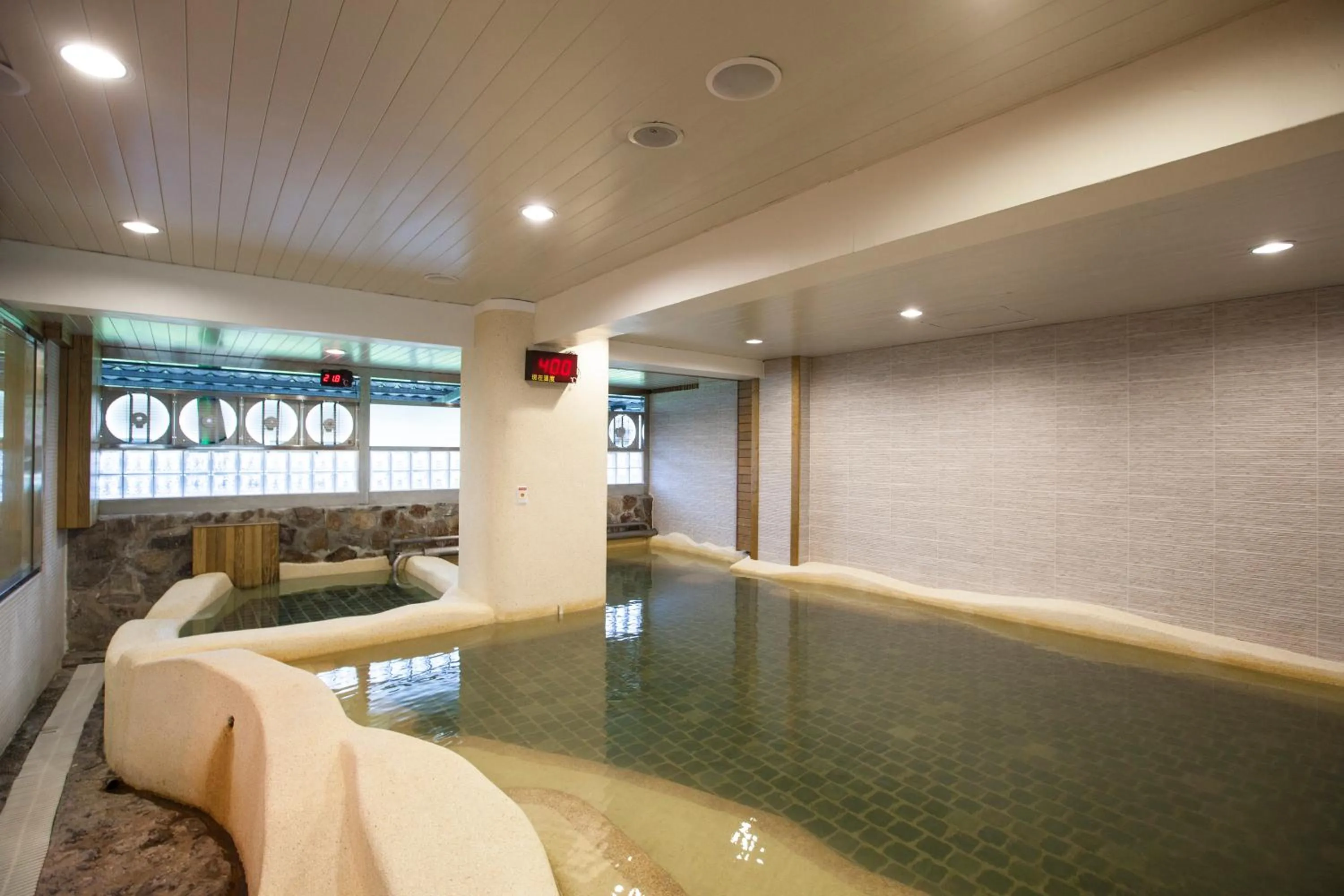 Hua Ge Hot Spring Hotel