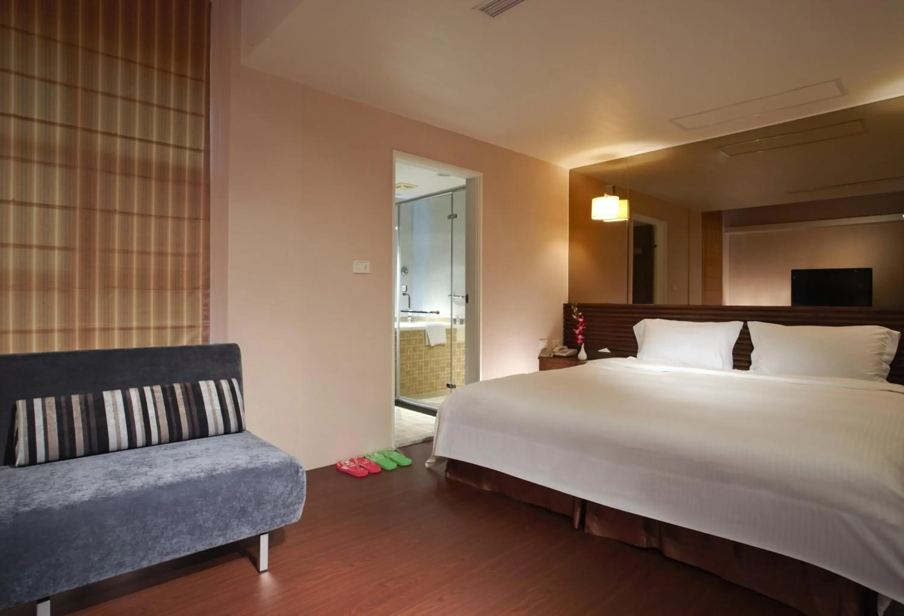 Bedroom, Bed in Hua Ge Hot Spring Hotel Bedroom, Bed in Hua Ge Hot Spring Hotel