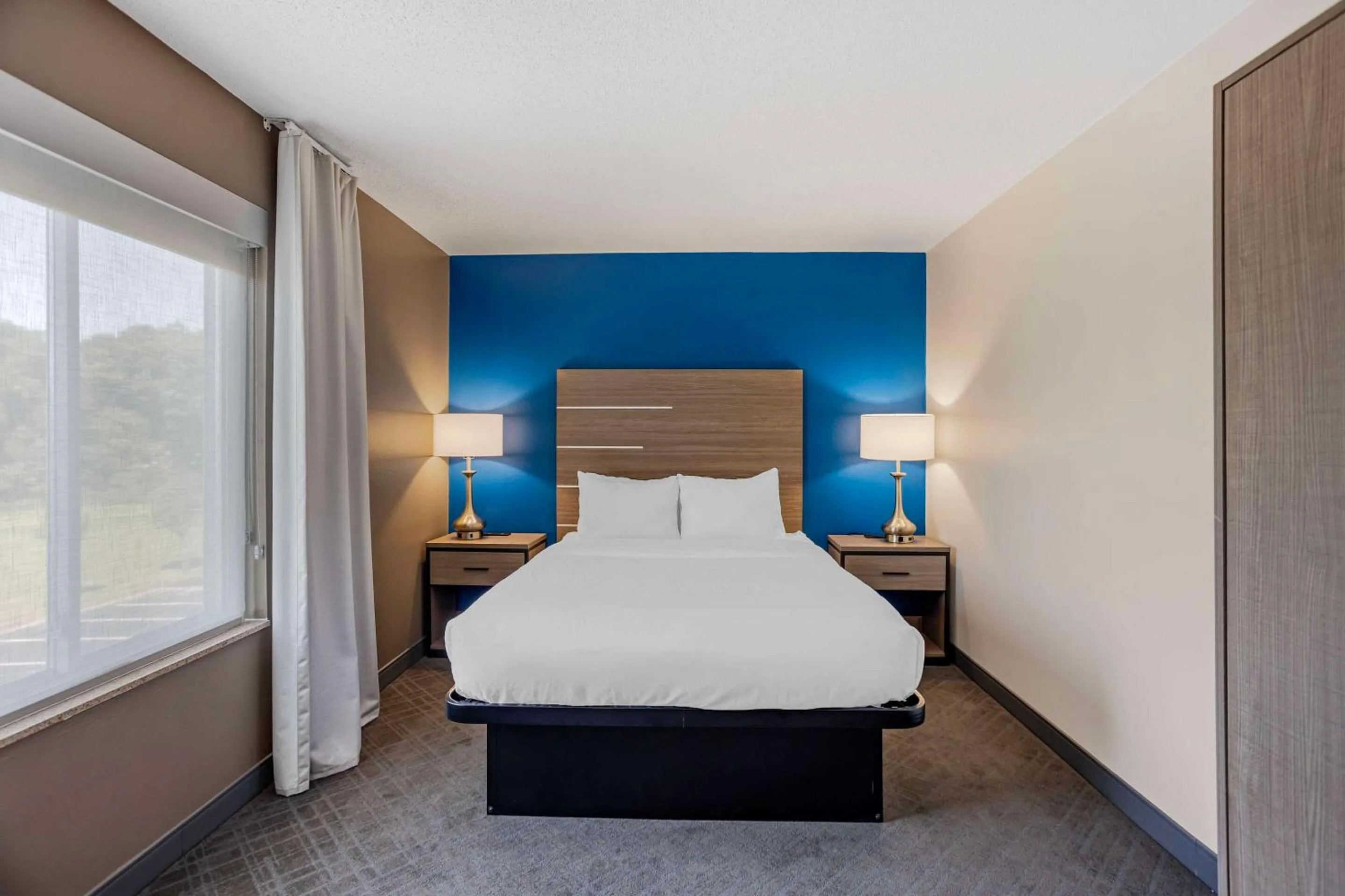 Bedroom, Bed in Comfort Inn & Suites Harrisburg-Hershey North