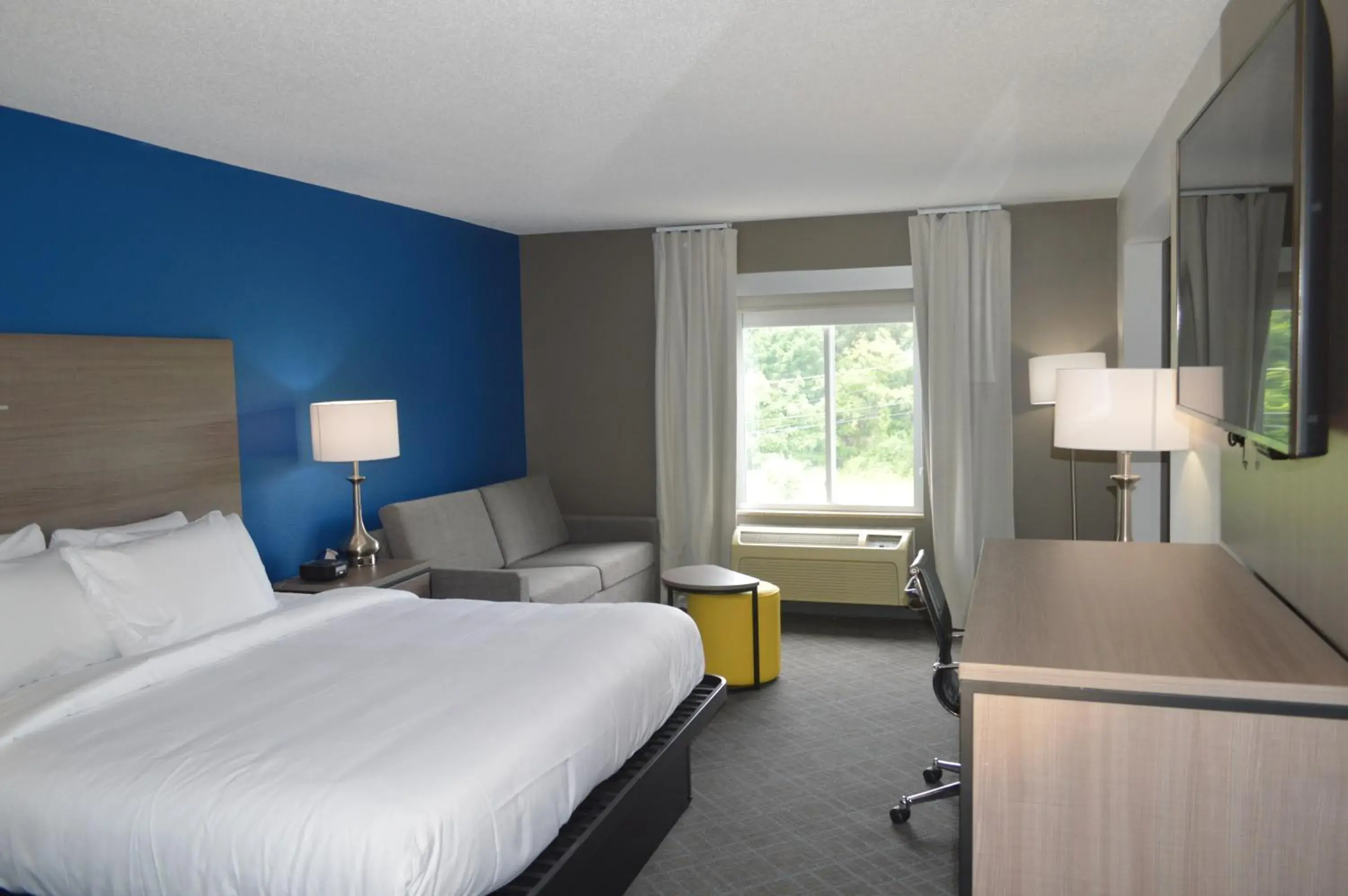 Bed in Comfort Inn & Suites Harrisburg-Hershey North Bed in Comfort Inn & Suites Harrisburg-Hershey North